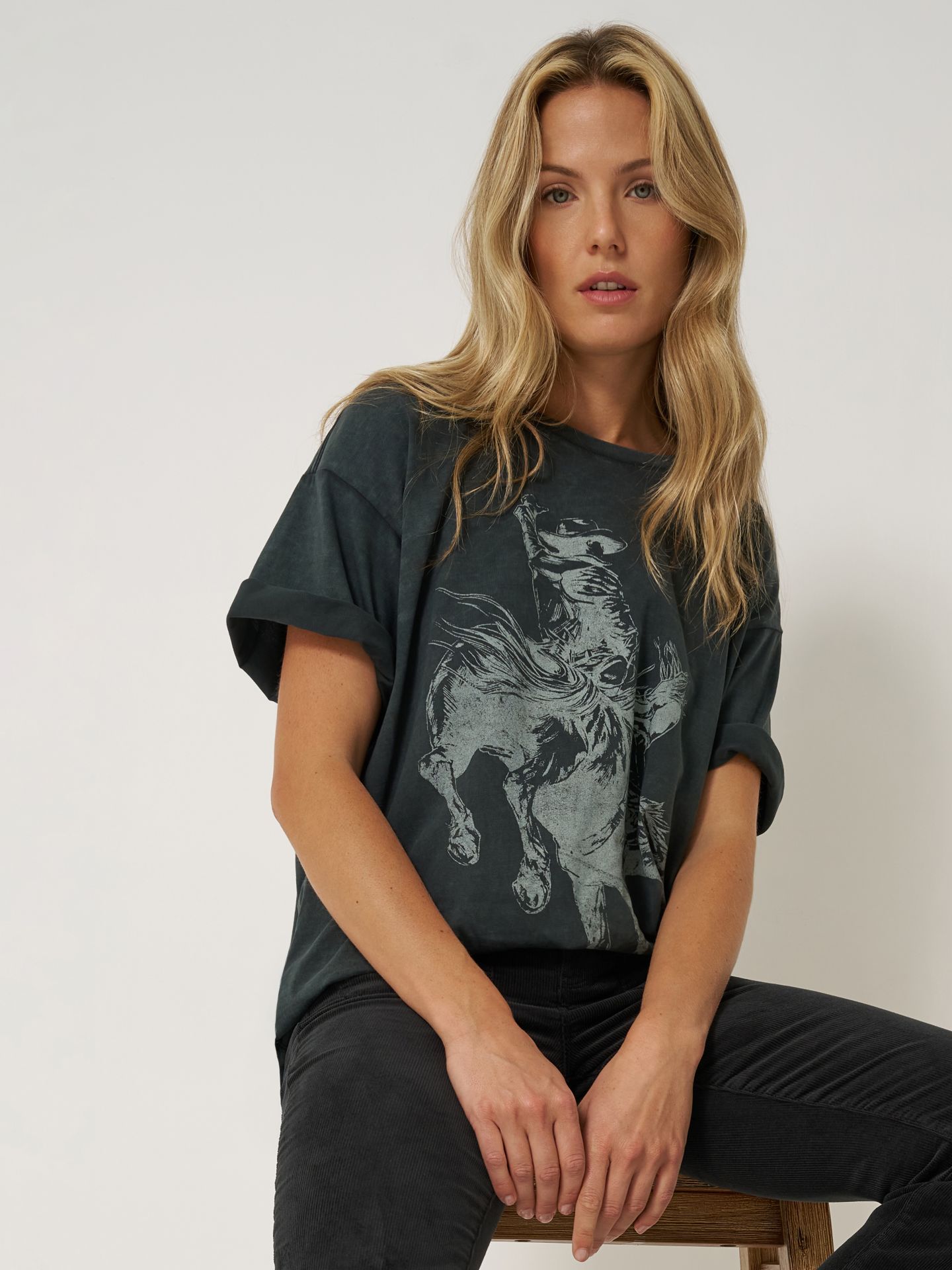 Женская футболка Wrangler Vintage Horse Oversized Graphic, цвет: Угольно-чёрный — фото 4