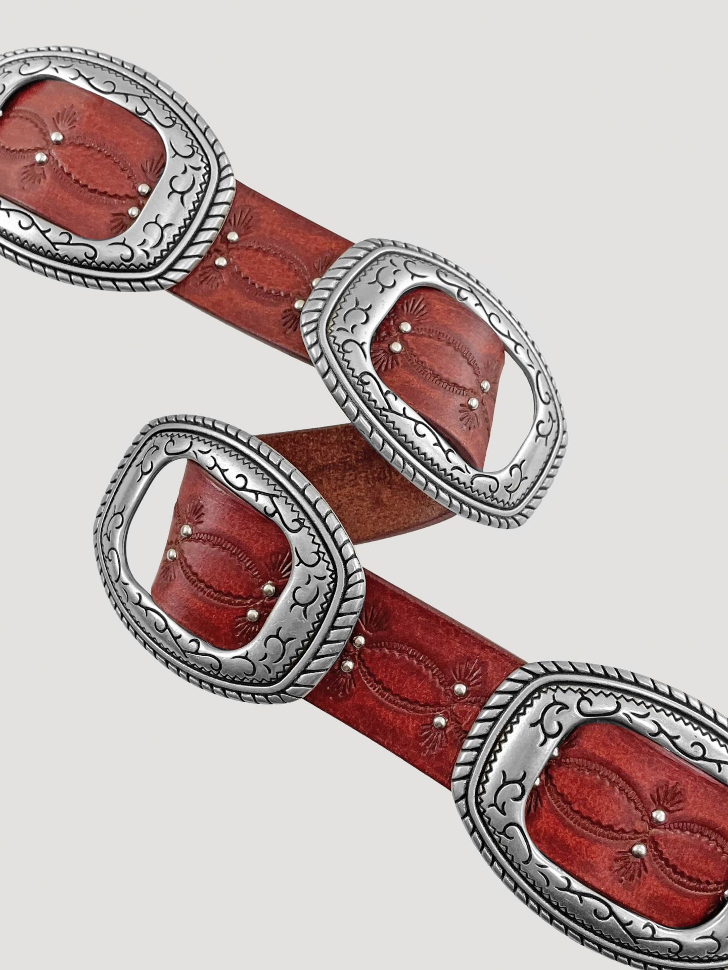 Женский ремень Wrangler Embossed Slider Conchos Belt, цвет: Красный — фото 3