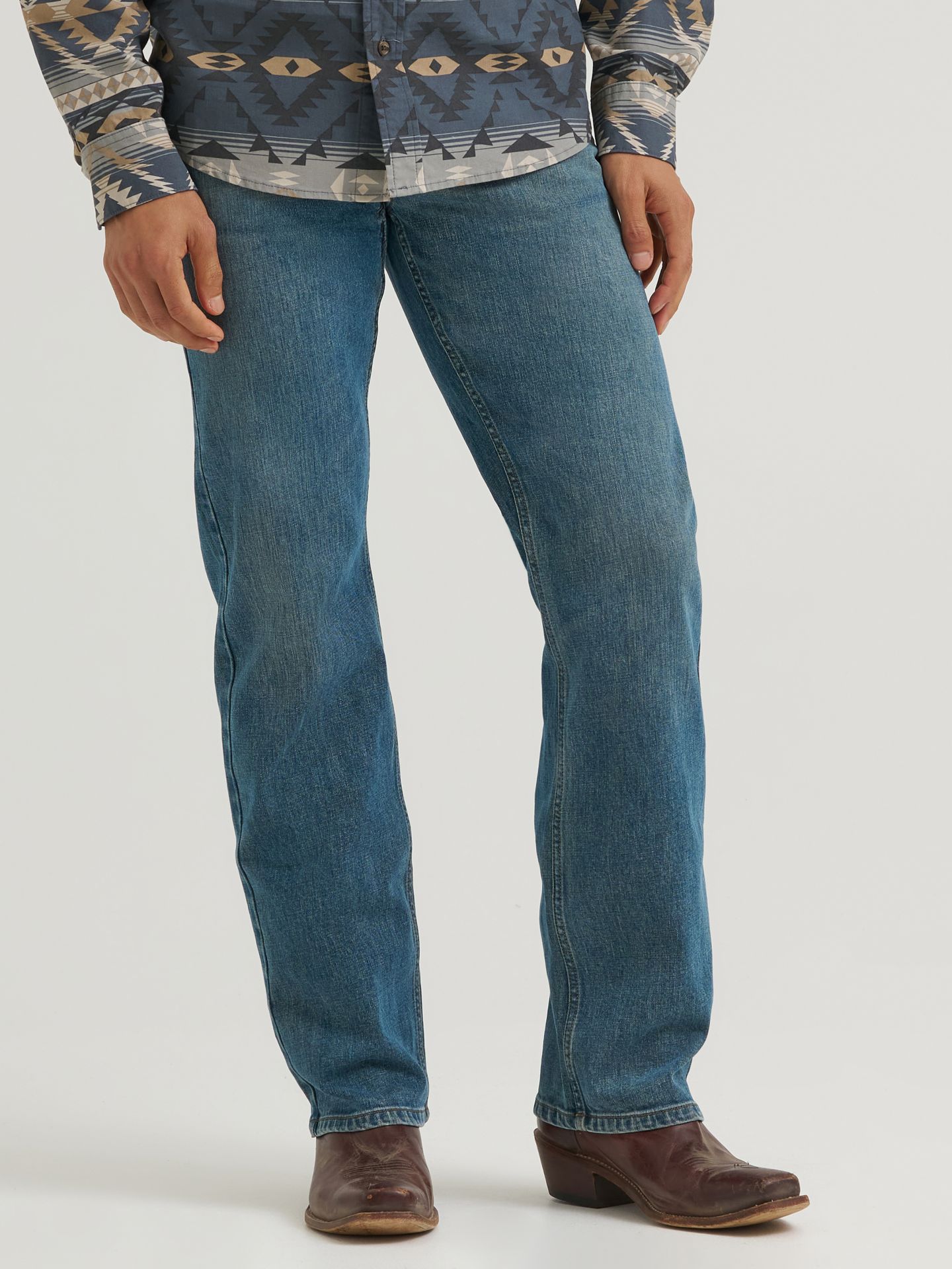 Мужские джинсы Wrangler Five Star Premium Flex Relaxed Fit Bootcut Jean, цвет: Carl — фото 3