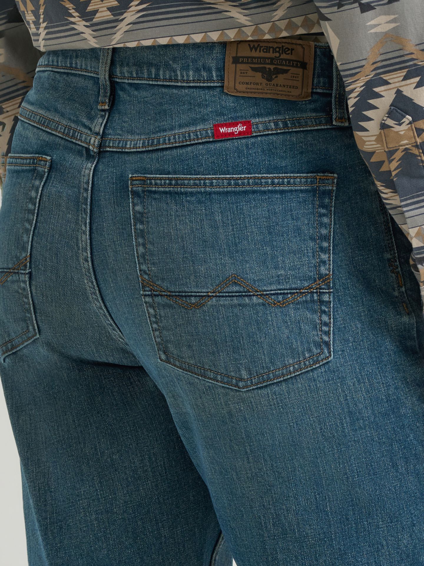 Мужские джинсы Wrangler Five Star Premium Flex Relaxed Fit Bootcut Jean, цвет: Carl — фото 6