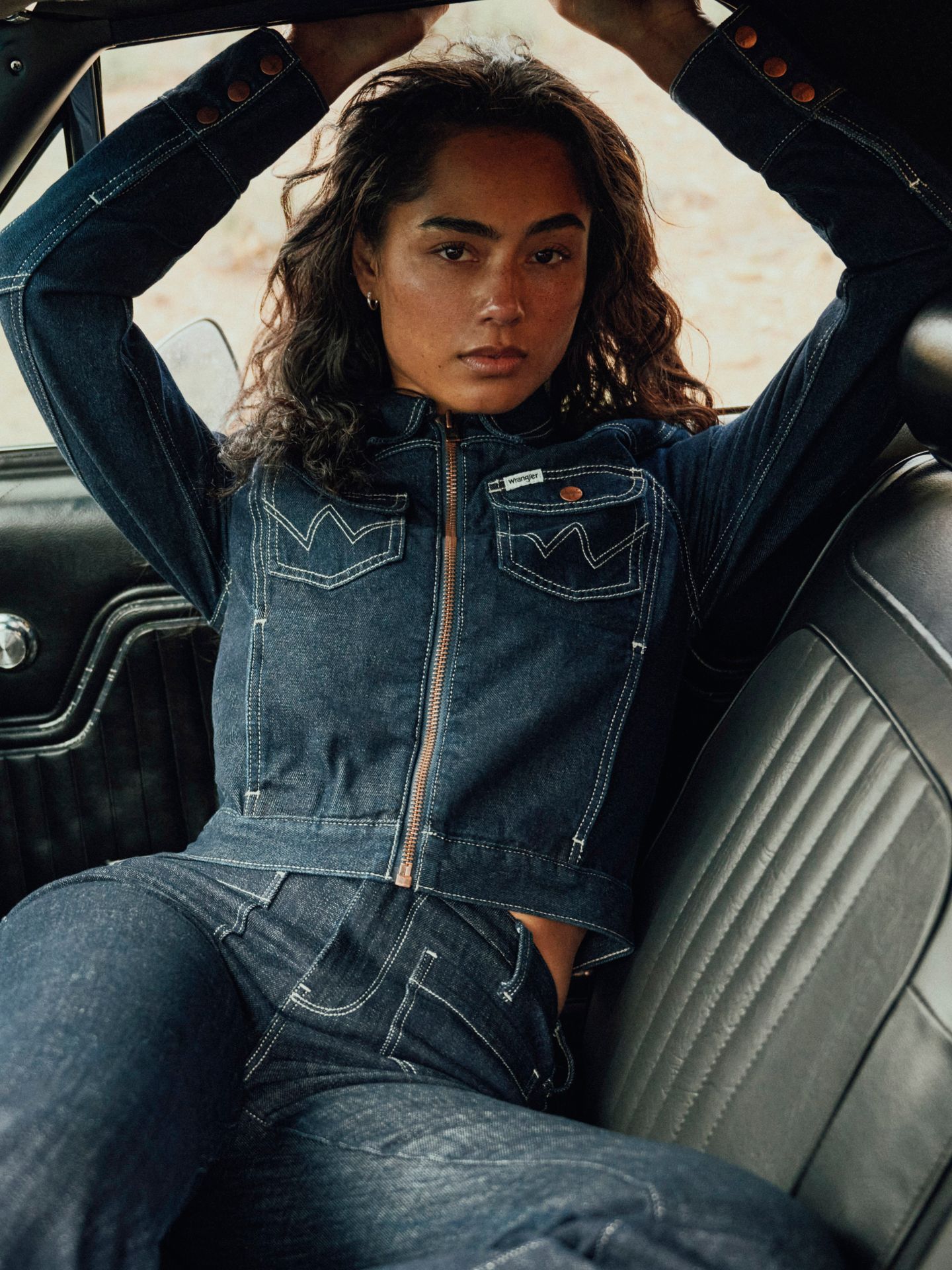Женская куртка Wrangler Slim Seamed Denim, цвет: Dark Orbit — фото 1