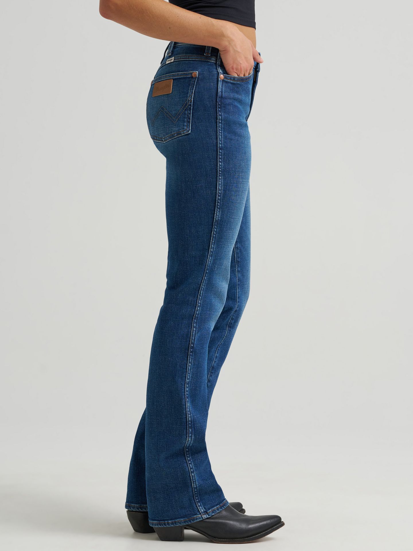 Женские джинсы Wrangler Mid Rise Bootcut Jean, цвет: Синий — фото 4