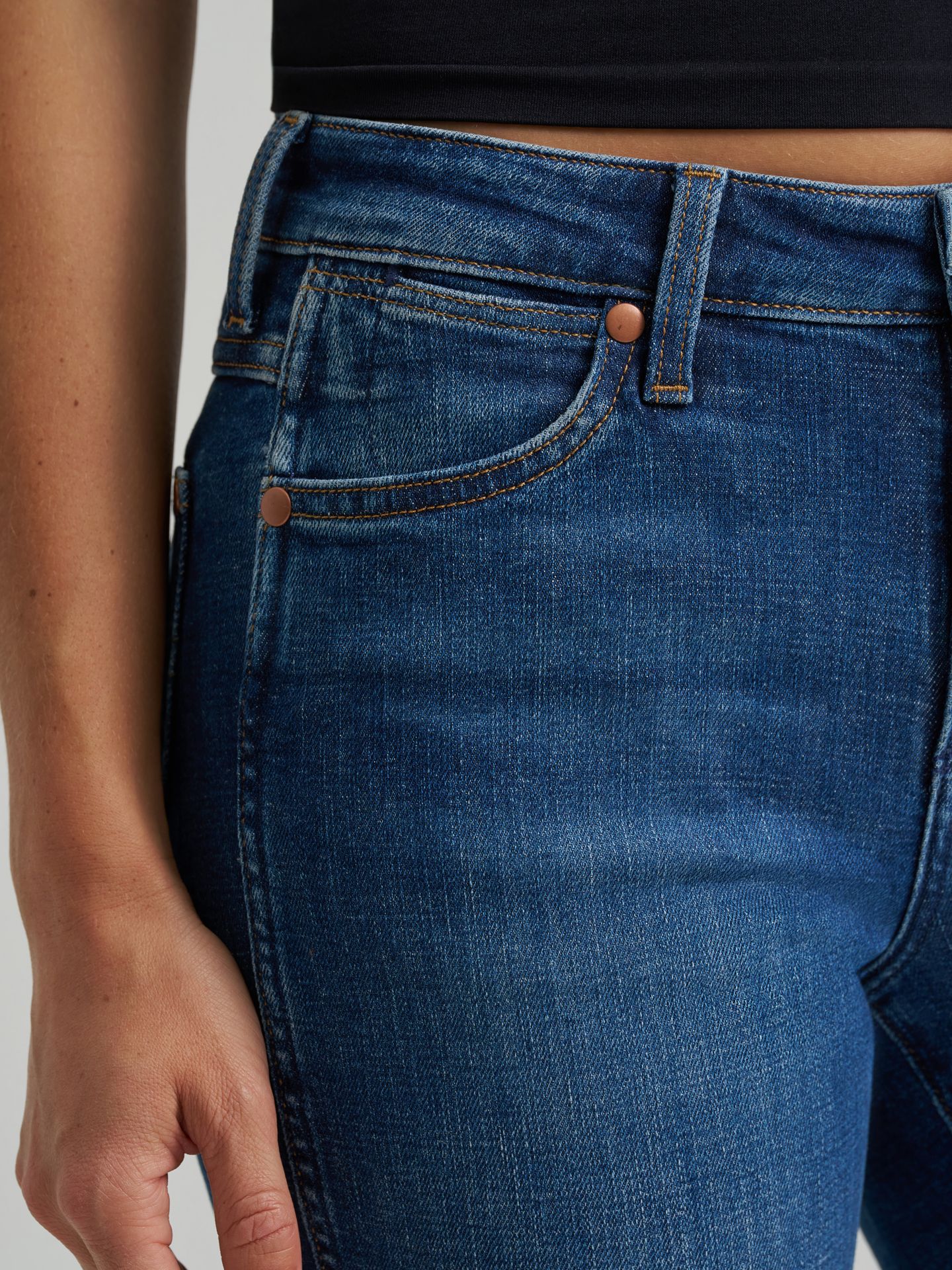 Женские джинсы Wrangler Mid Rise Bootcut Jean, цвет: Синий — фото 7
