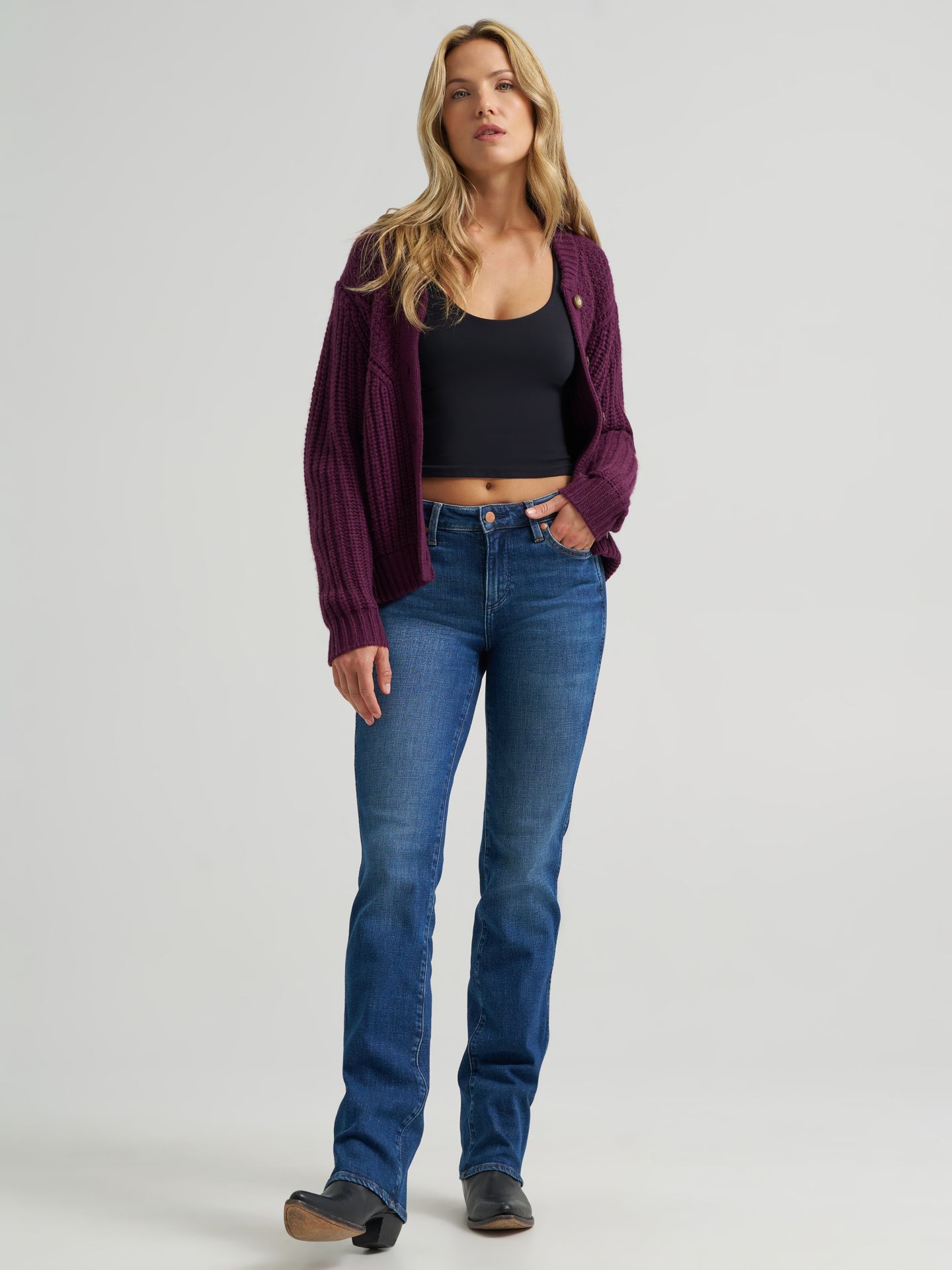 Женские джинсы Wrangler Mid Rise Bootcut Jean, цвет: Синий — фото 1