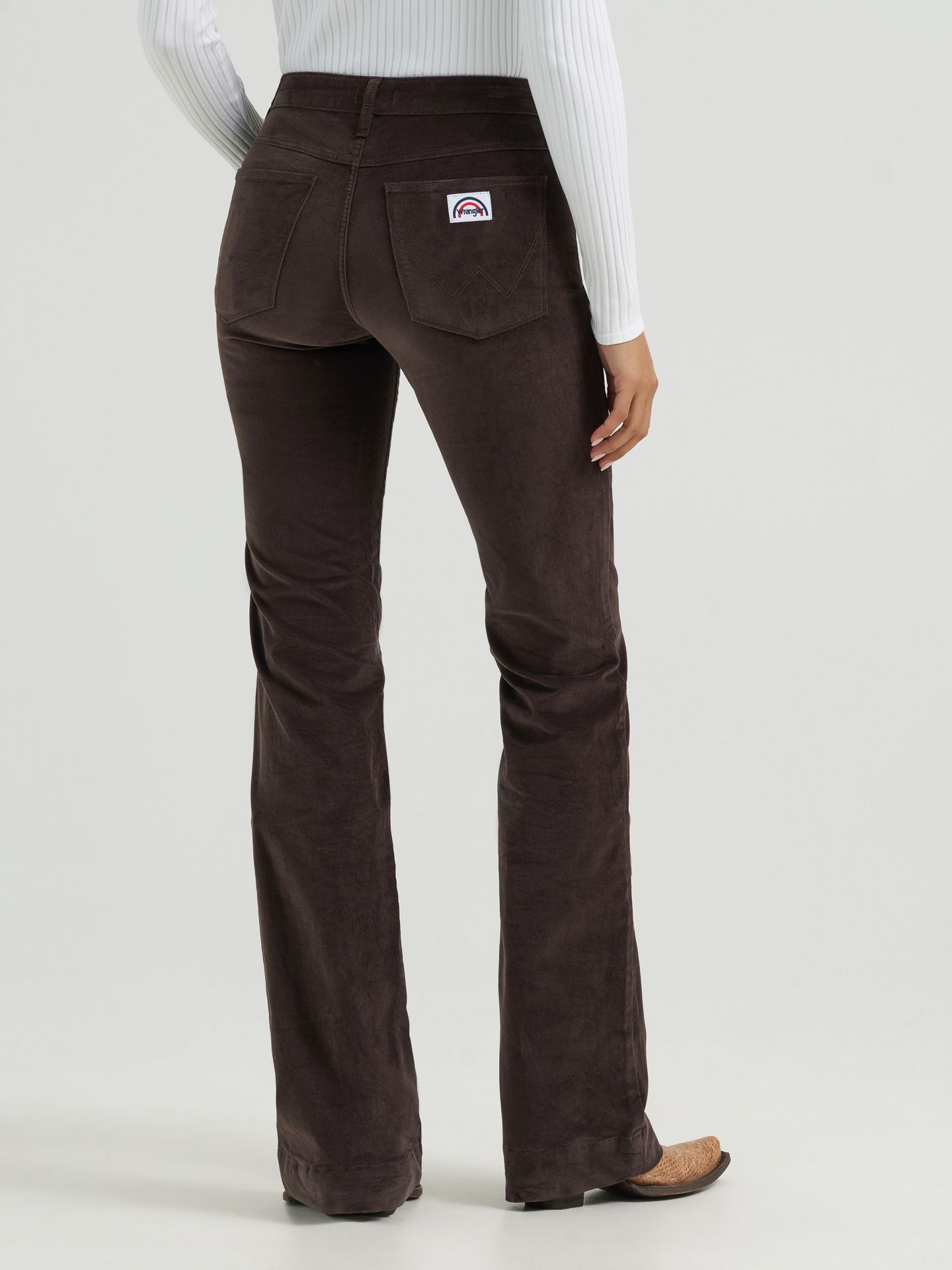 Женские джинсы Wrangler Patch Pocket Velour Jean, цвет: Шоколадный — фото 2