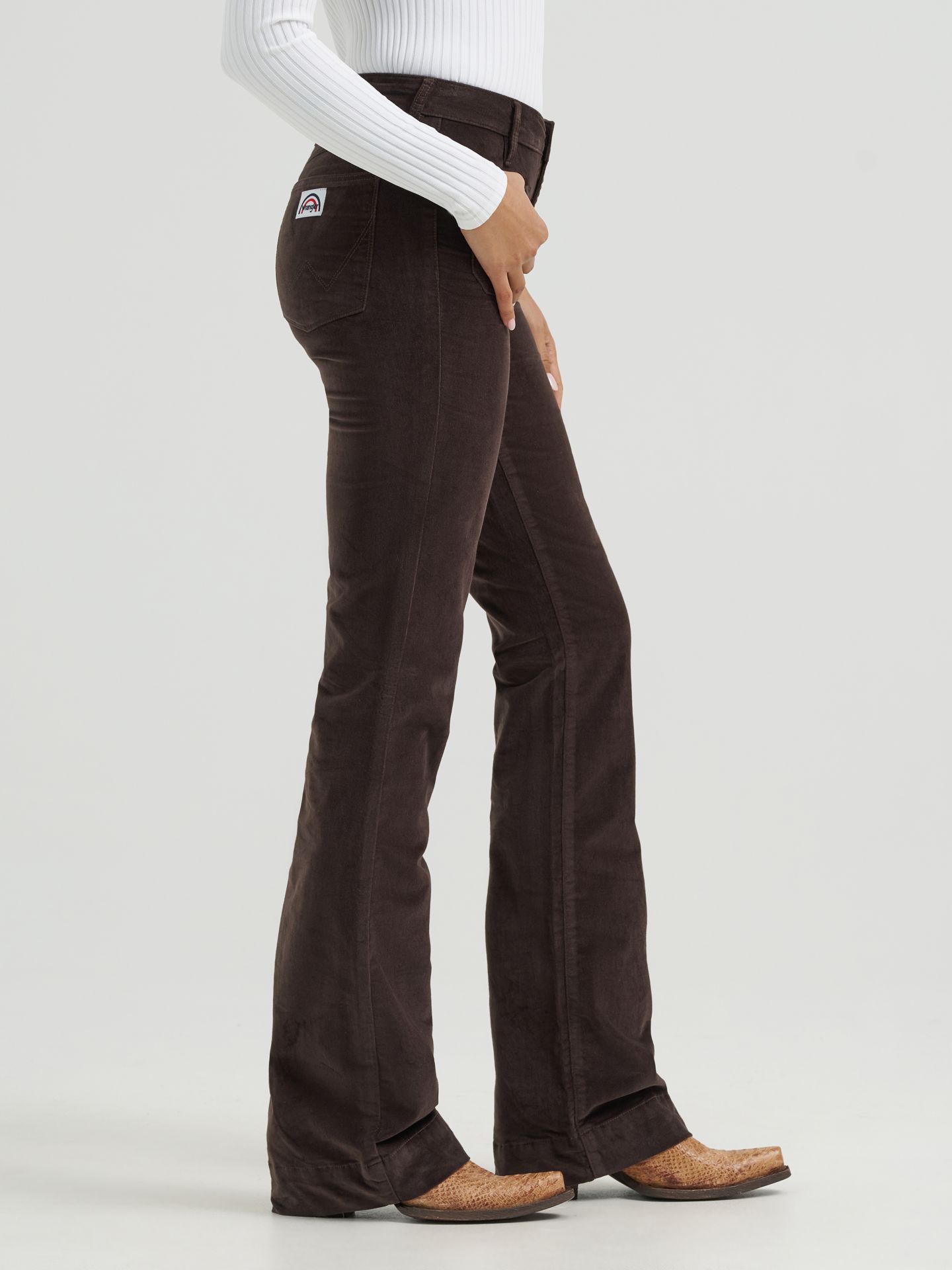 Женские джинсы Wrangler Patch Pocket Velour Jean, цвет: Шоколадный — фото 4