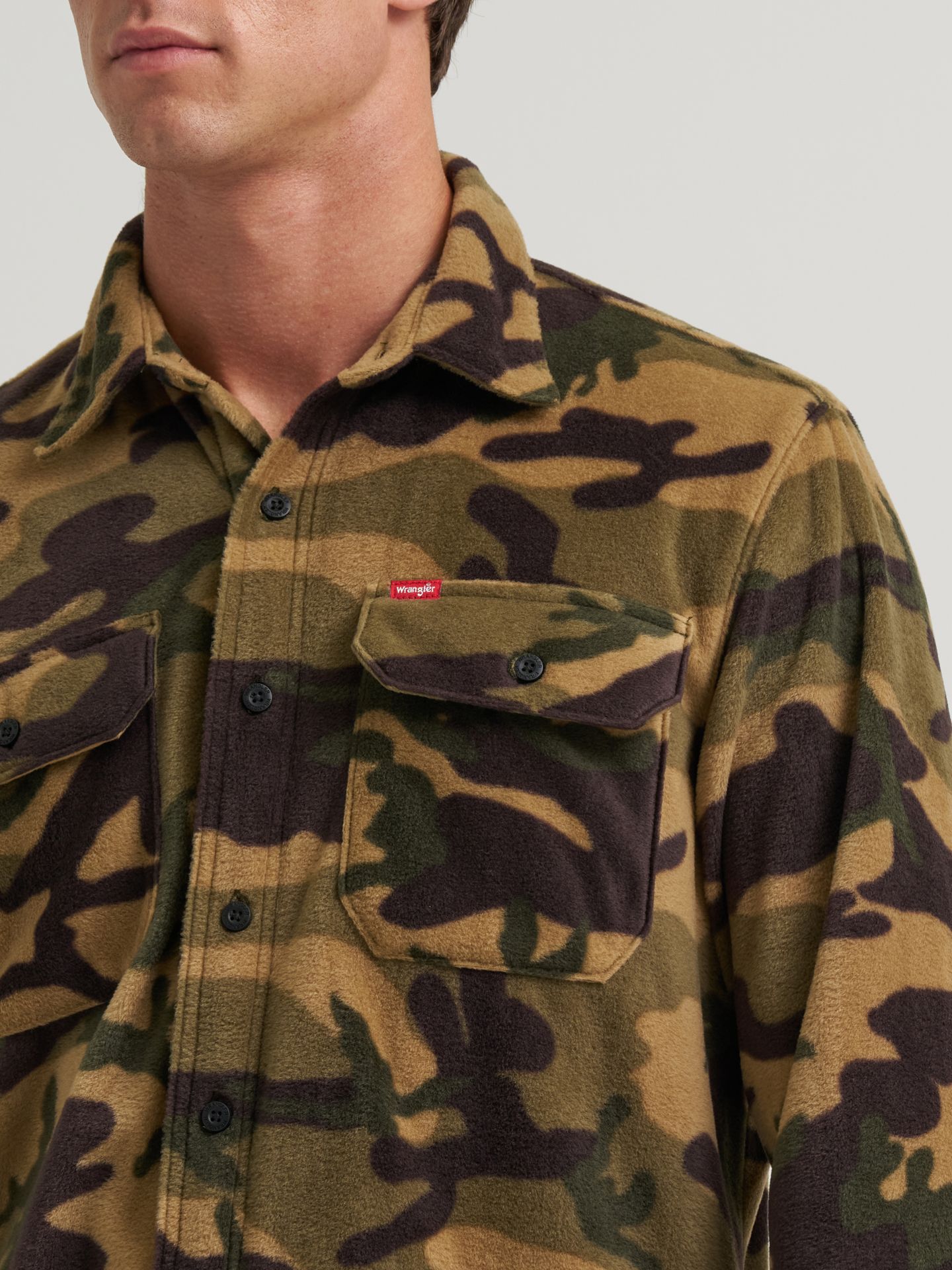 Мужская рубашка Wrangler Fleece Button Down Shirt, цвет: Шоколадный камуфляжный — фото 4