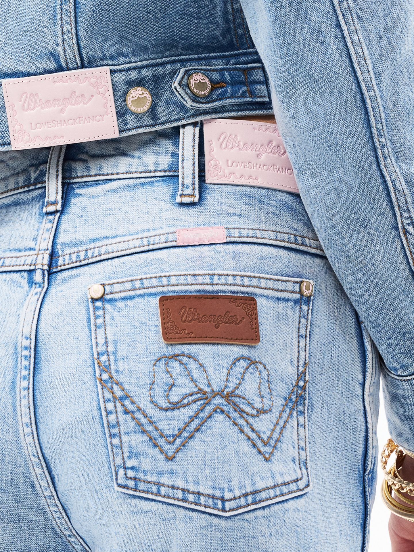 Женские джинсы Wrangler x LoveShackFancy Cowboy Cut Jean, цвет: Светлая варка — фото 6