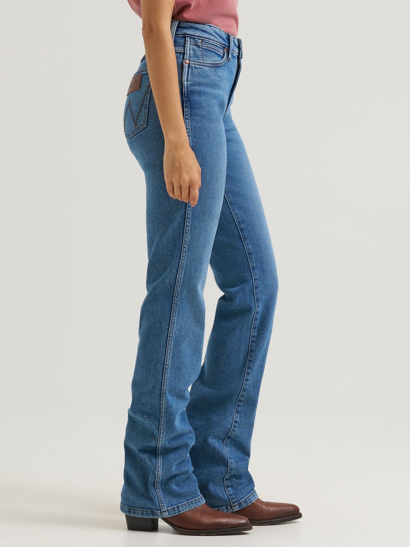 Женские джинсы Wrangler Retro® Bailey Mid Rise Bootcut, цвет: Billie — фото 4