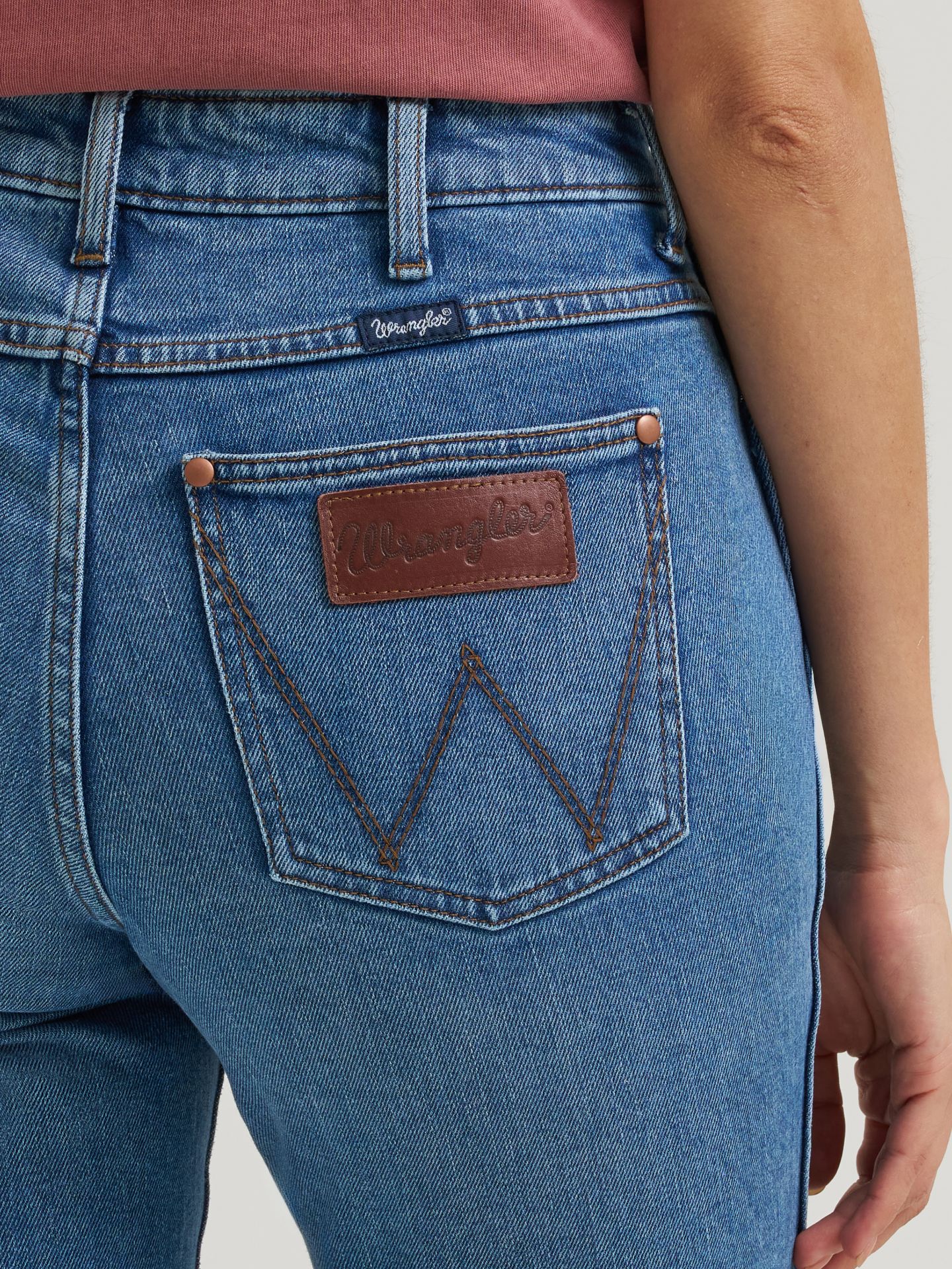 Женские джинсы Wrangler Retro® Bailey Mid Rise Bootcut, цвет: Billie — фото 6