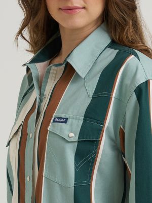 Women's Wrangler Brushpopper Boyfriend Western Snap Shirt in Dust Blue alternative view 3
