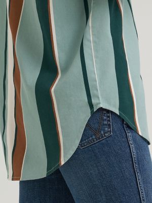 Women's Wrangler Brushpopper Boyfriend Western Snap Shirt in Dust Blue alternative view 4