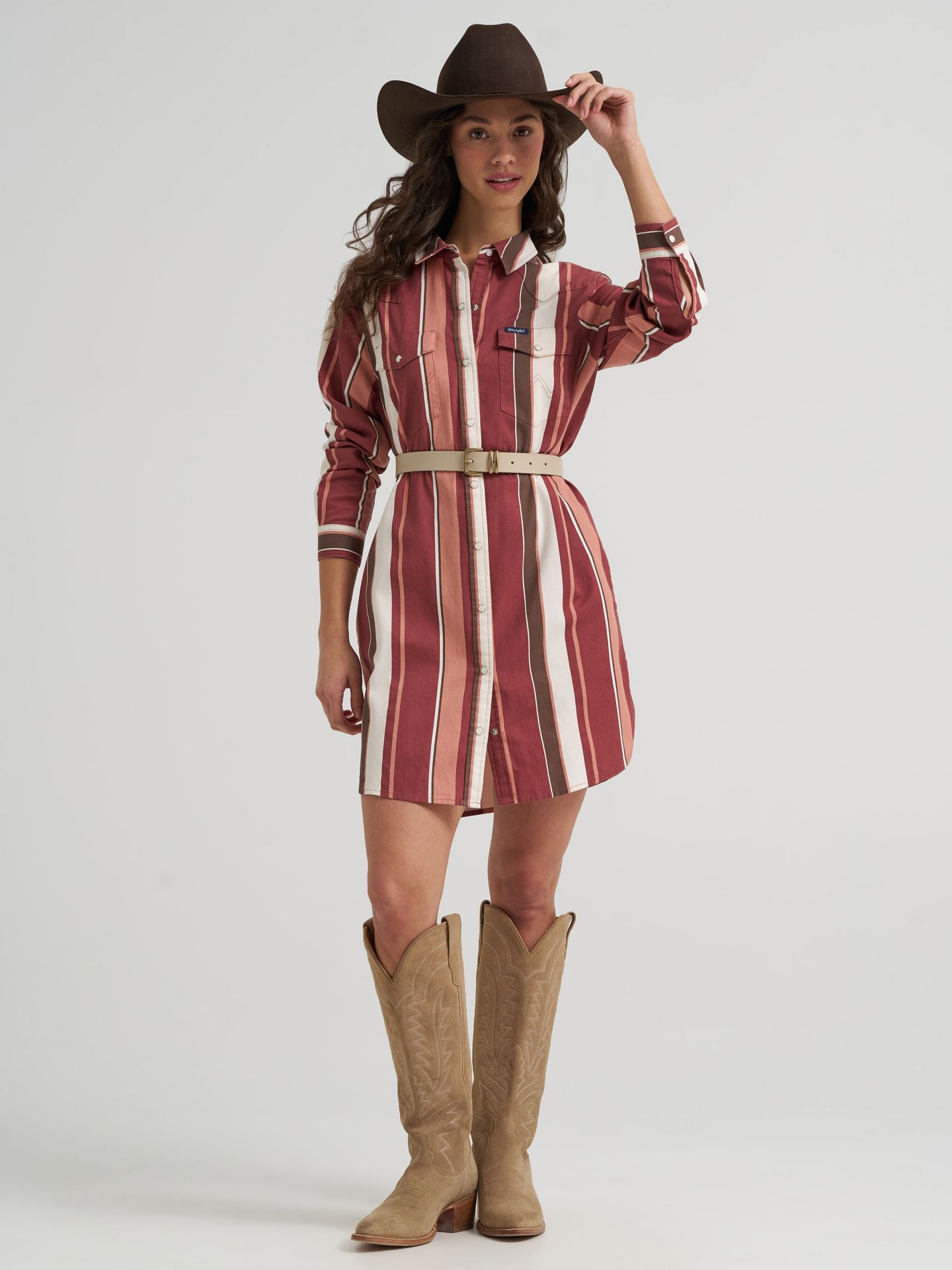 Женское платье Wrangler Brushpopper Stripe Western Snap Shirt Dress, цвет: Розовый — фото 1