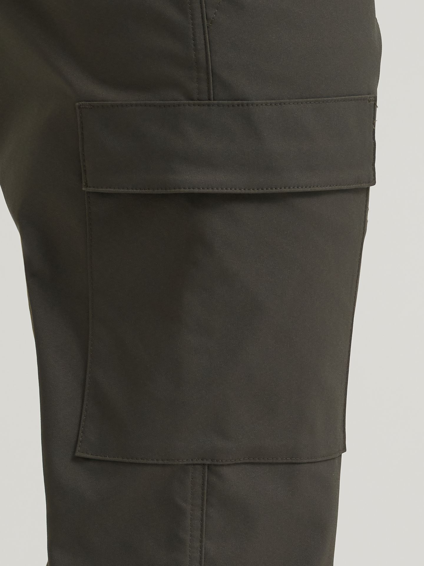 Мужские брюки Wrangler Outdoor Terra Cargo, цвет: Чёрный чернильный — фото 7