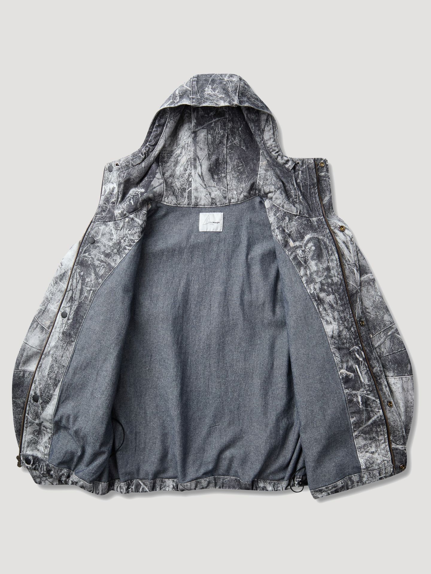 Мужская куртка Wrangler x ROA Volano Denim, цвет: Тёмный камуфляжный — фото 3