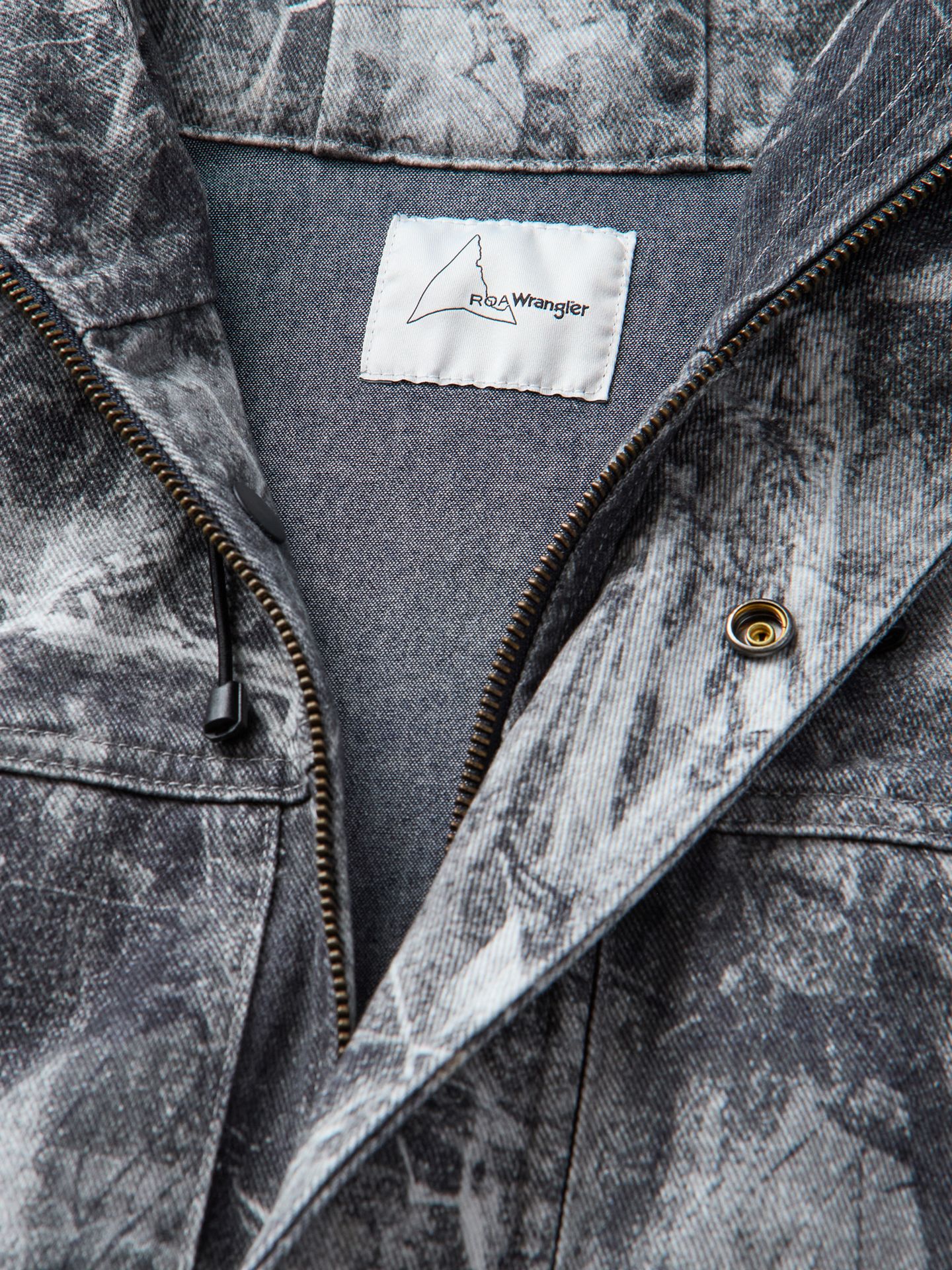 Мужская куртка Wrangler x ROA Volano Denim, цвет: Тёмный камуфляжный — фото 5