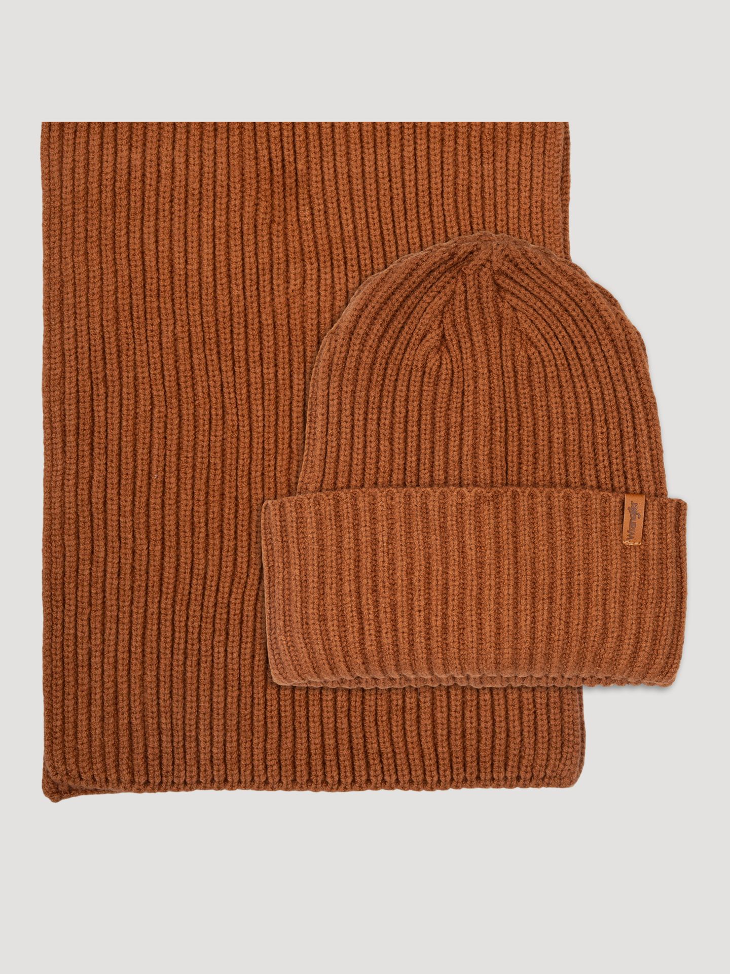 Женские комплекты Wrangler Solid Beanie And Scarf Set, цвет: Коричневый — фото 1