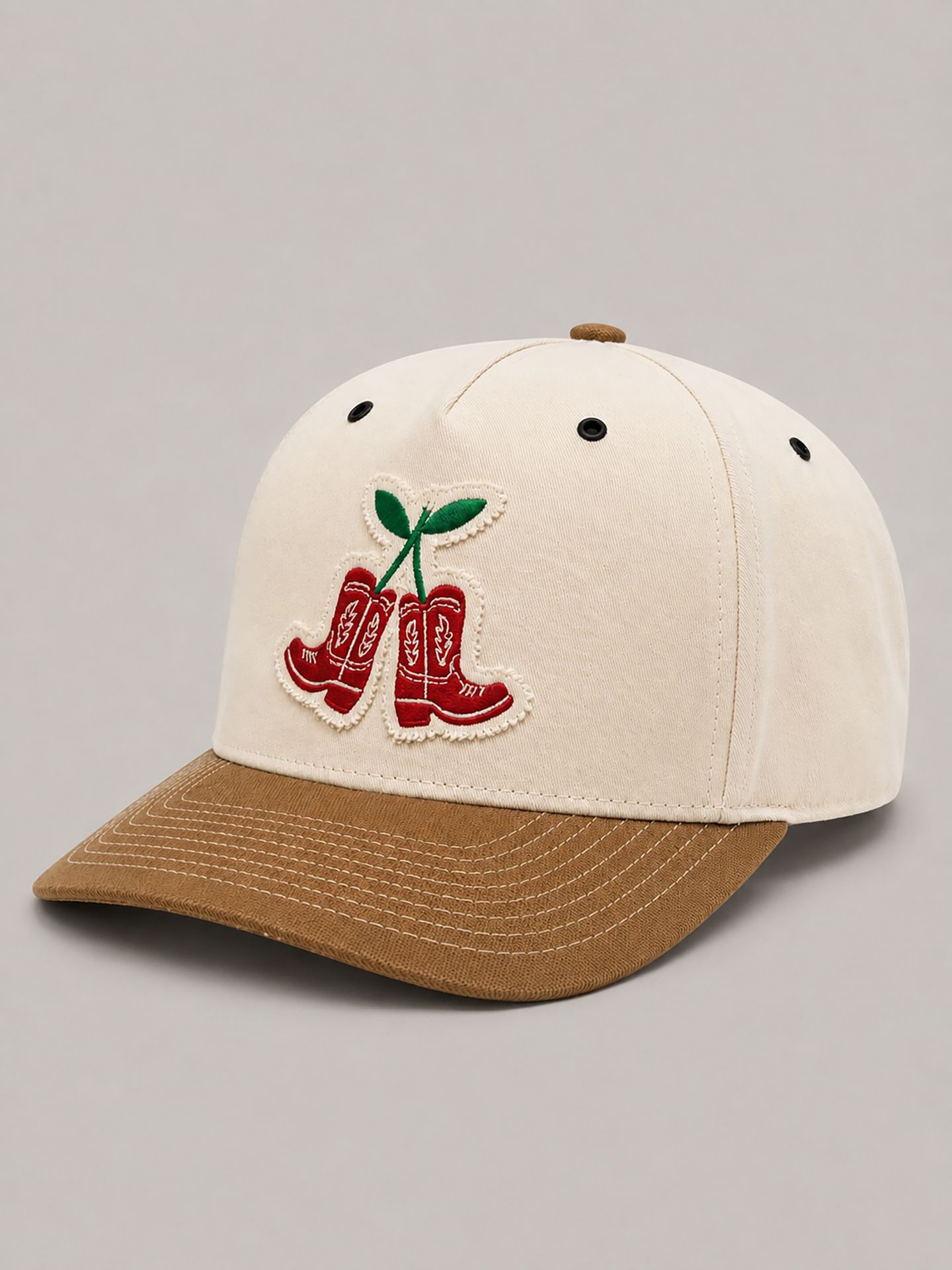 Женские головные уборы Wrangler Cherry Boots Trucker Hat, цвет: Белый / Рыжевато-коричневый — фото 3