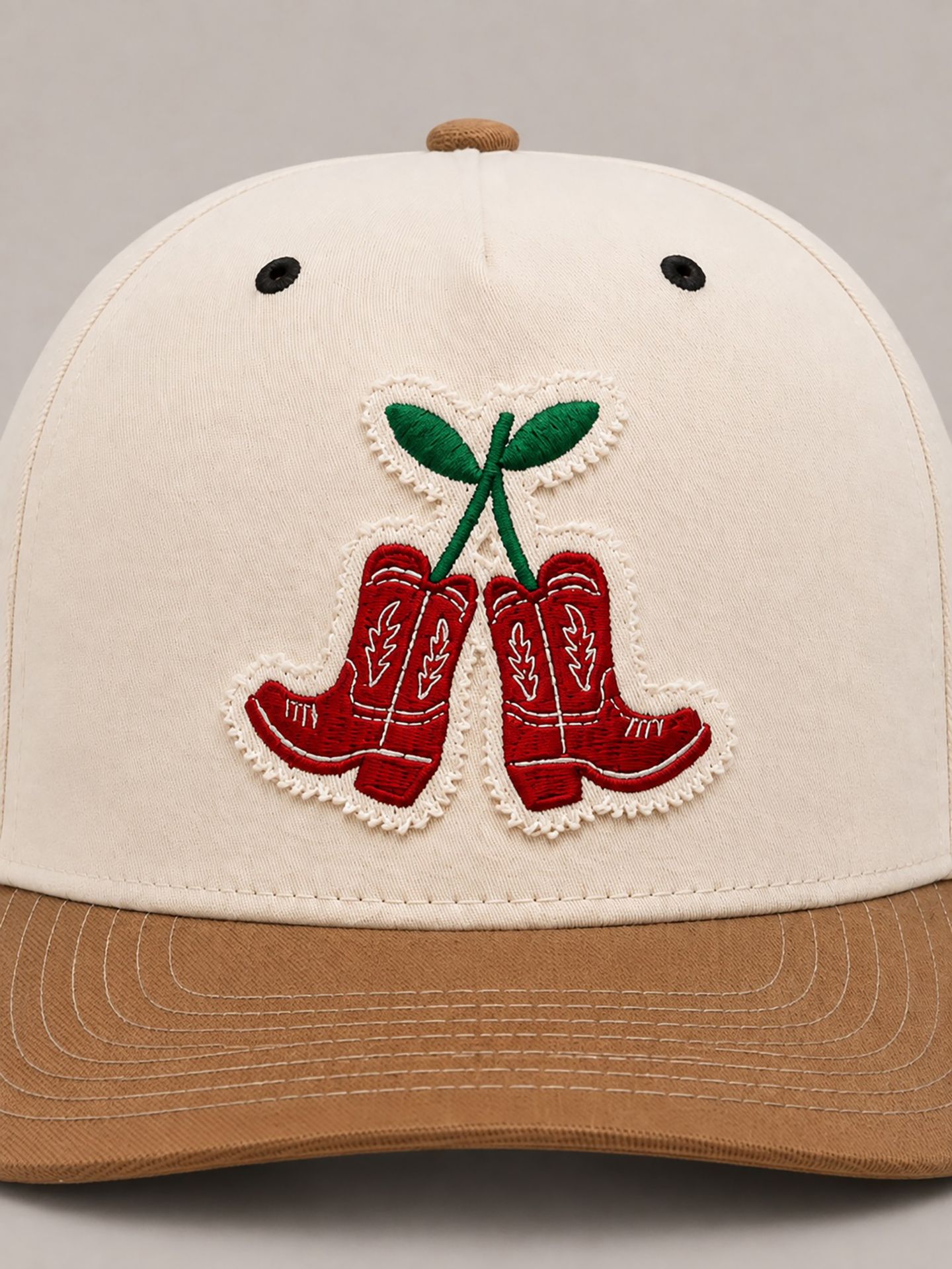 Женские головные уборы Wrangler Cherry Boots Trucker Hat, цвет: Белый / Рыжевато-коричневый — фото 5