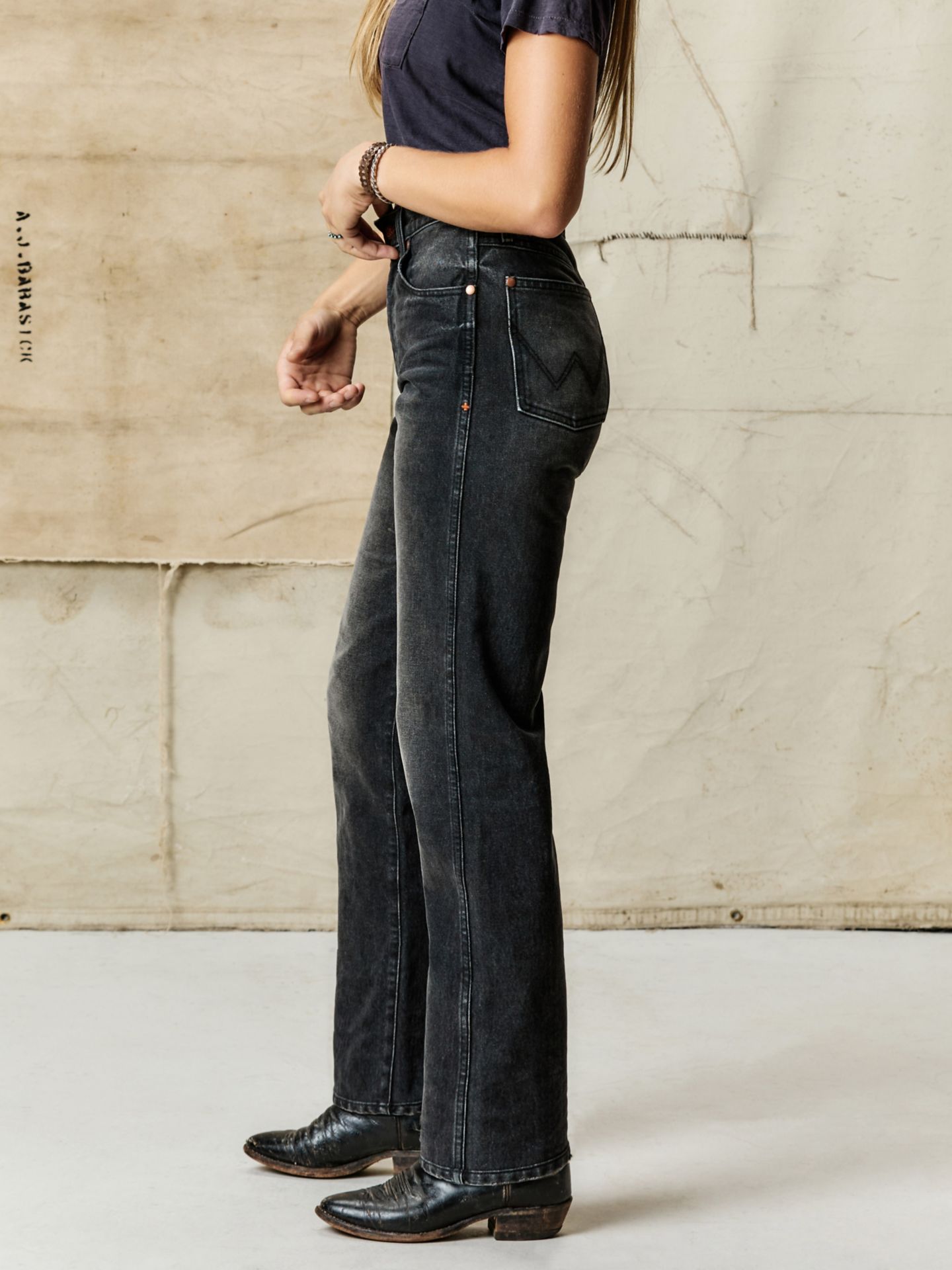 Женские джинсы Wrangler x Imogene + Willie 14MWZ, цвет: Потёртый чёрный — фото 3