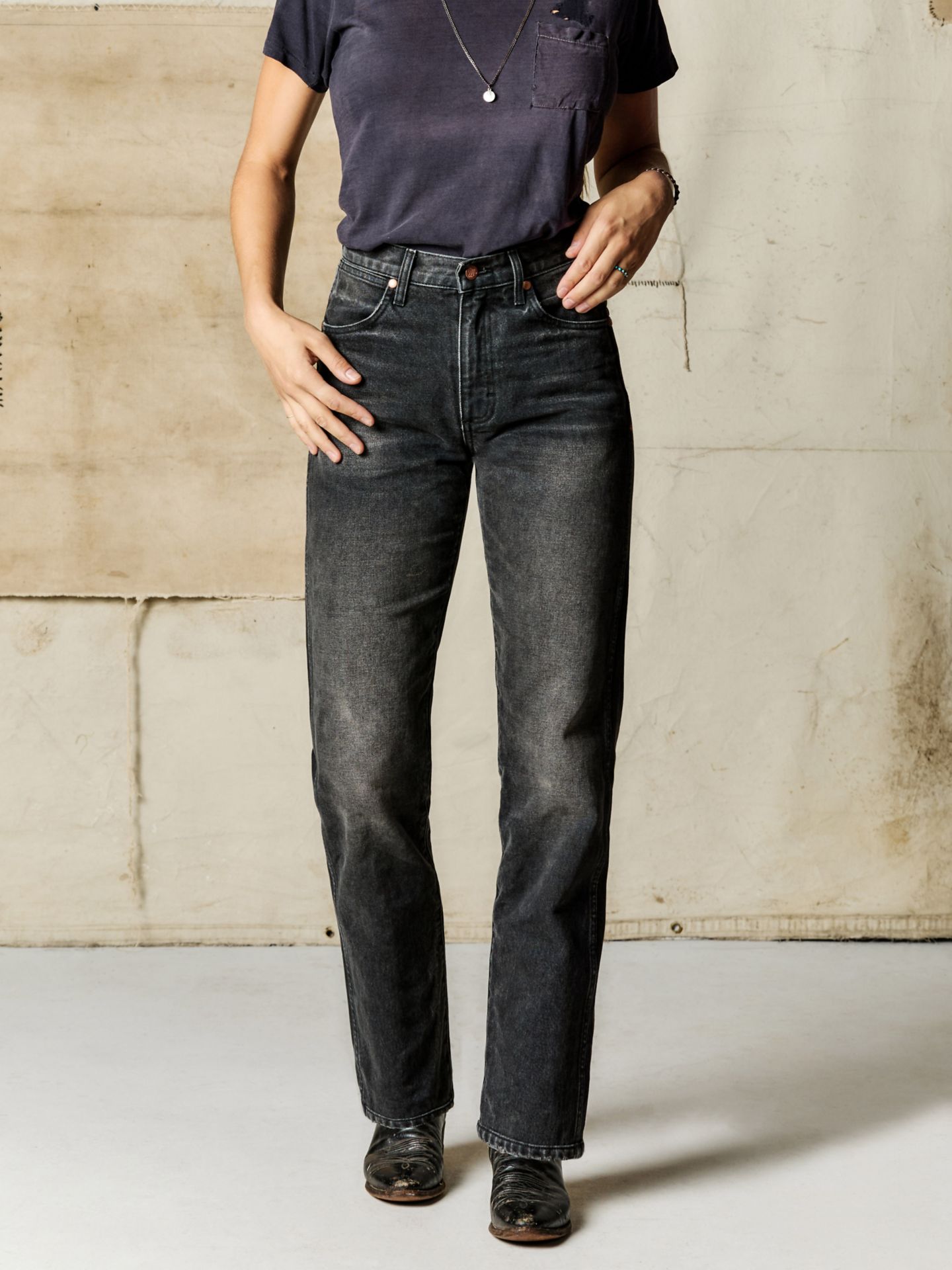 Женские джинсы Wrangler x Imogene + Willie 14MWZ, цвет: Потёртый чёрный — фото 1