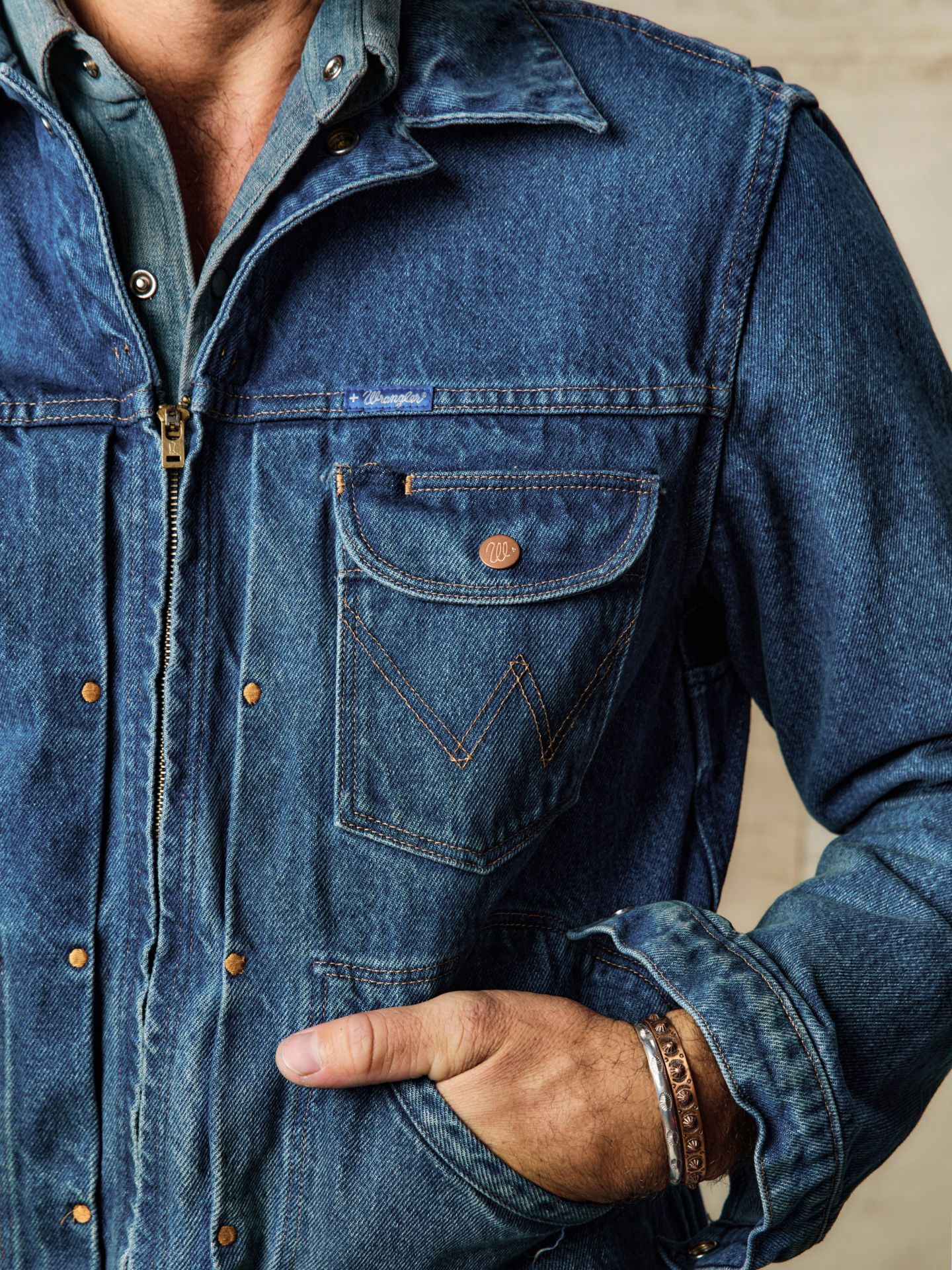 Мужская куртка Wrangler x Imogene + Willie 11MJZ Washed Denim, цвет: Потёртый — фото 6