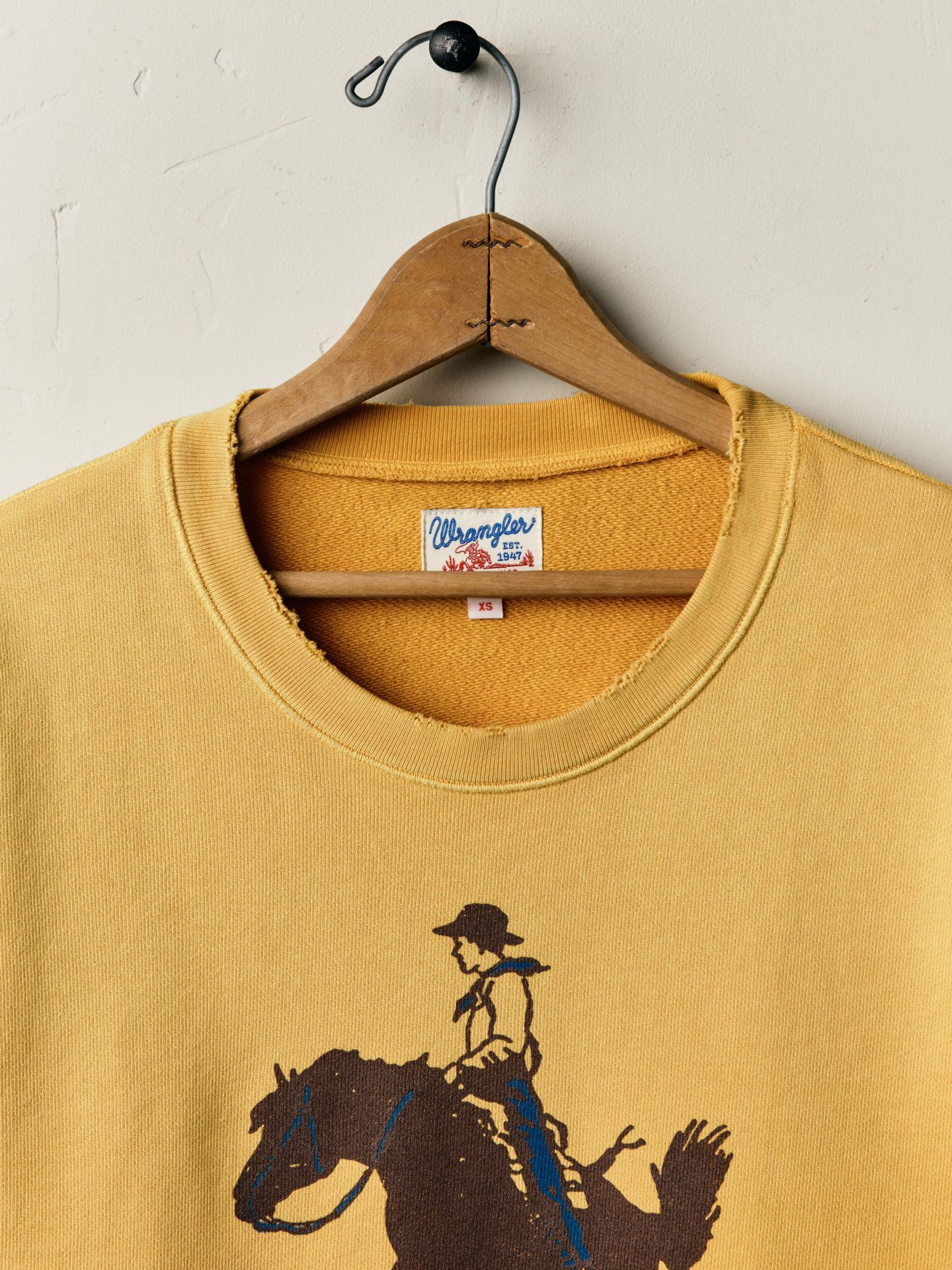 Мужская толстовка Wrangler x Imogene + Willie For the Ride of Life Crewneck, цвет: Жёлтый — фото 5