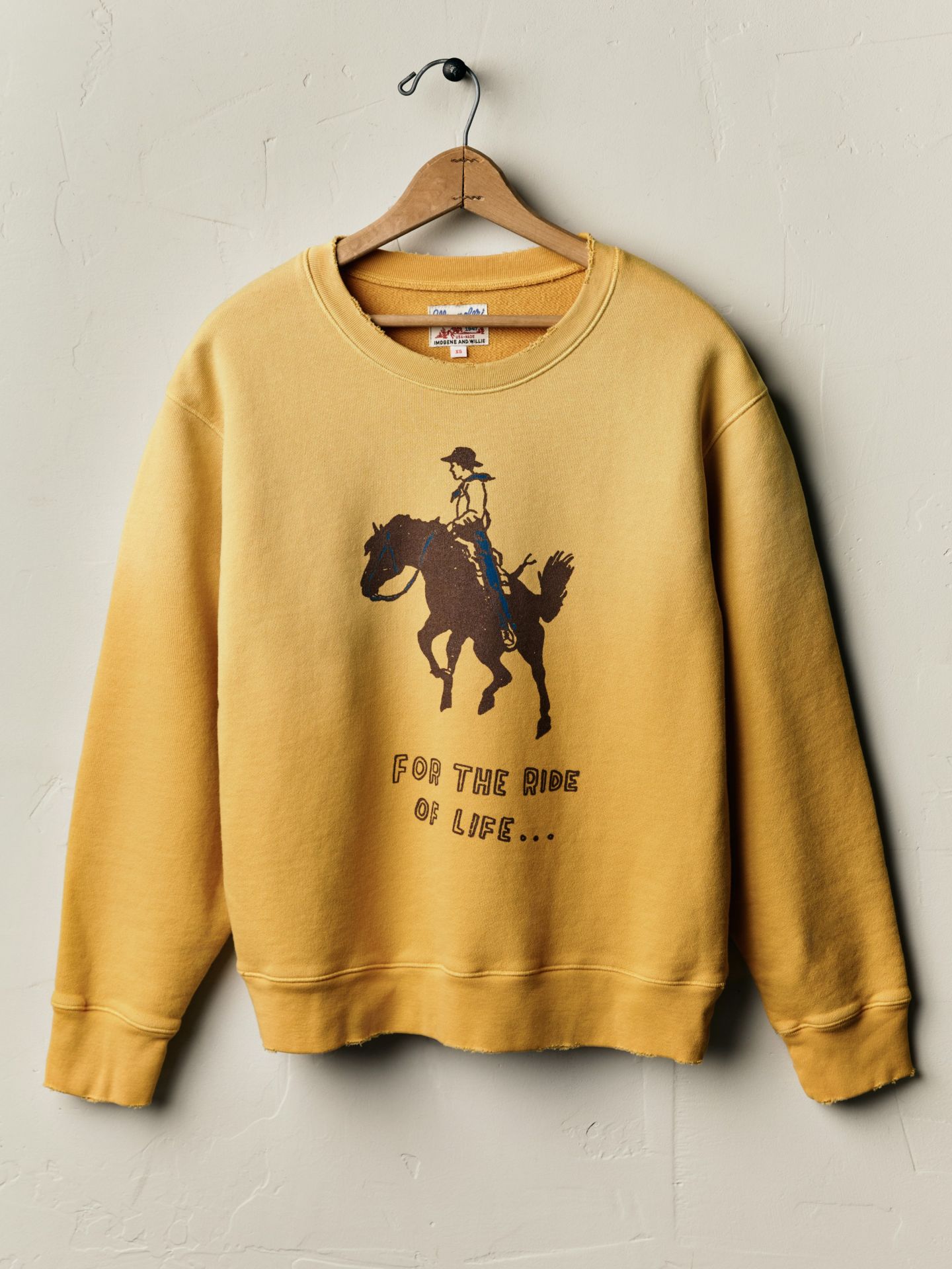 Мужская толстовка Wrangler x Imogene + Willie For the Ride of Life Crewneck, цвет: Жёлтый — фото 1