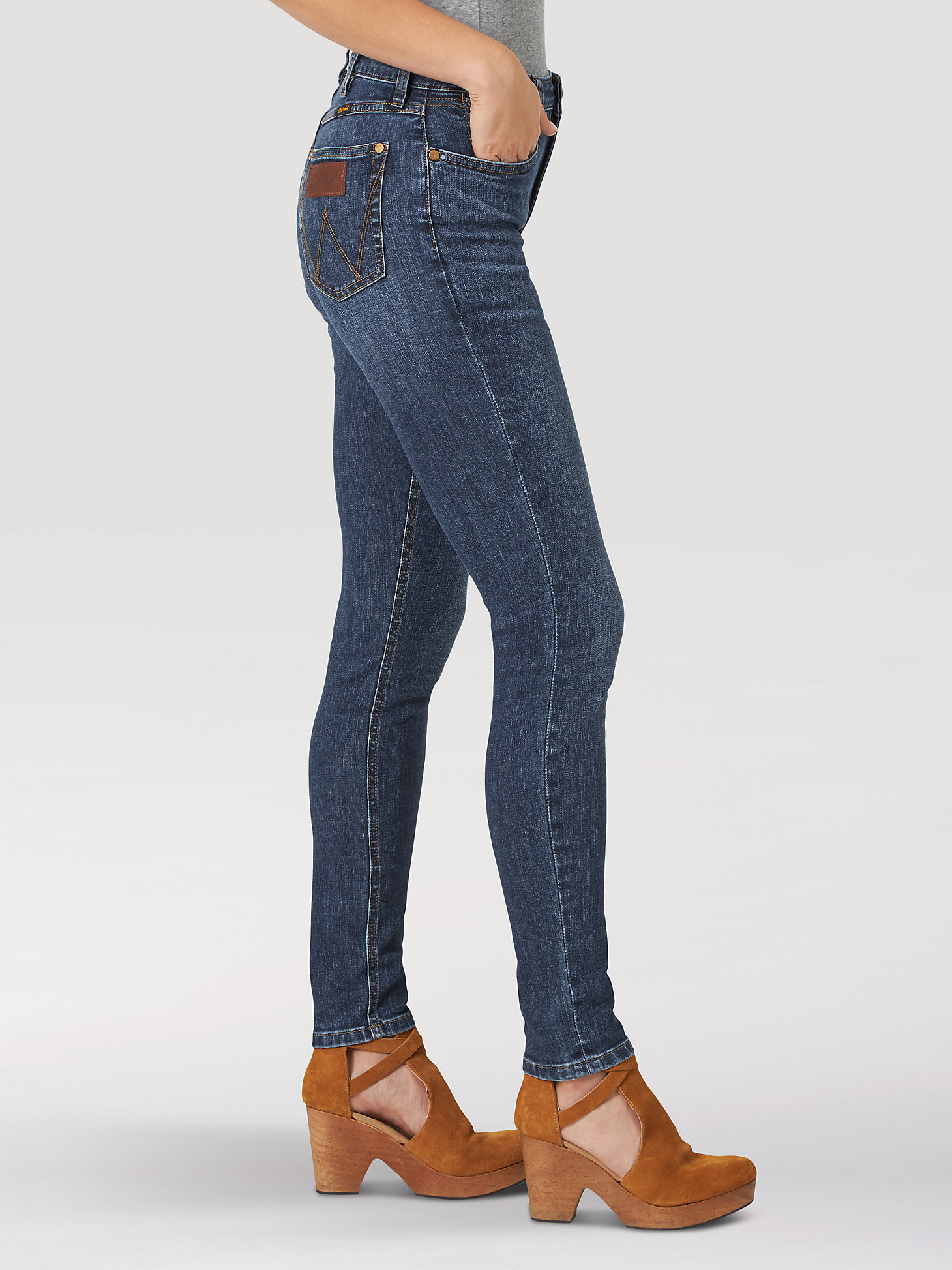 Women's Wrangler Retro® High Rise Skinny Jean in Leah alternative view 1