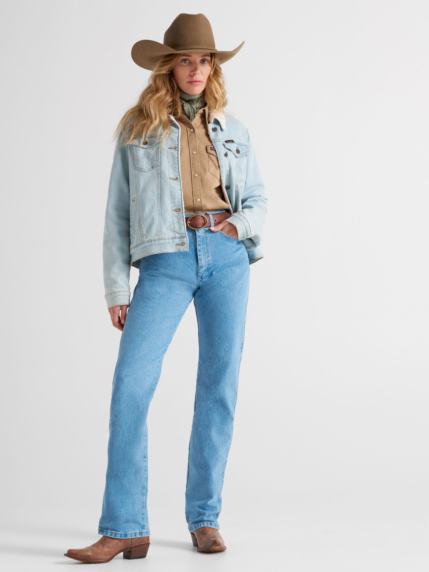 Женские джинсы Wrangler Cowboy Cut® Slim Fit Jean, цвет: Состаренный варёный — фото 3