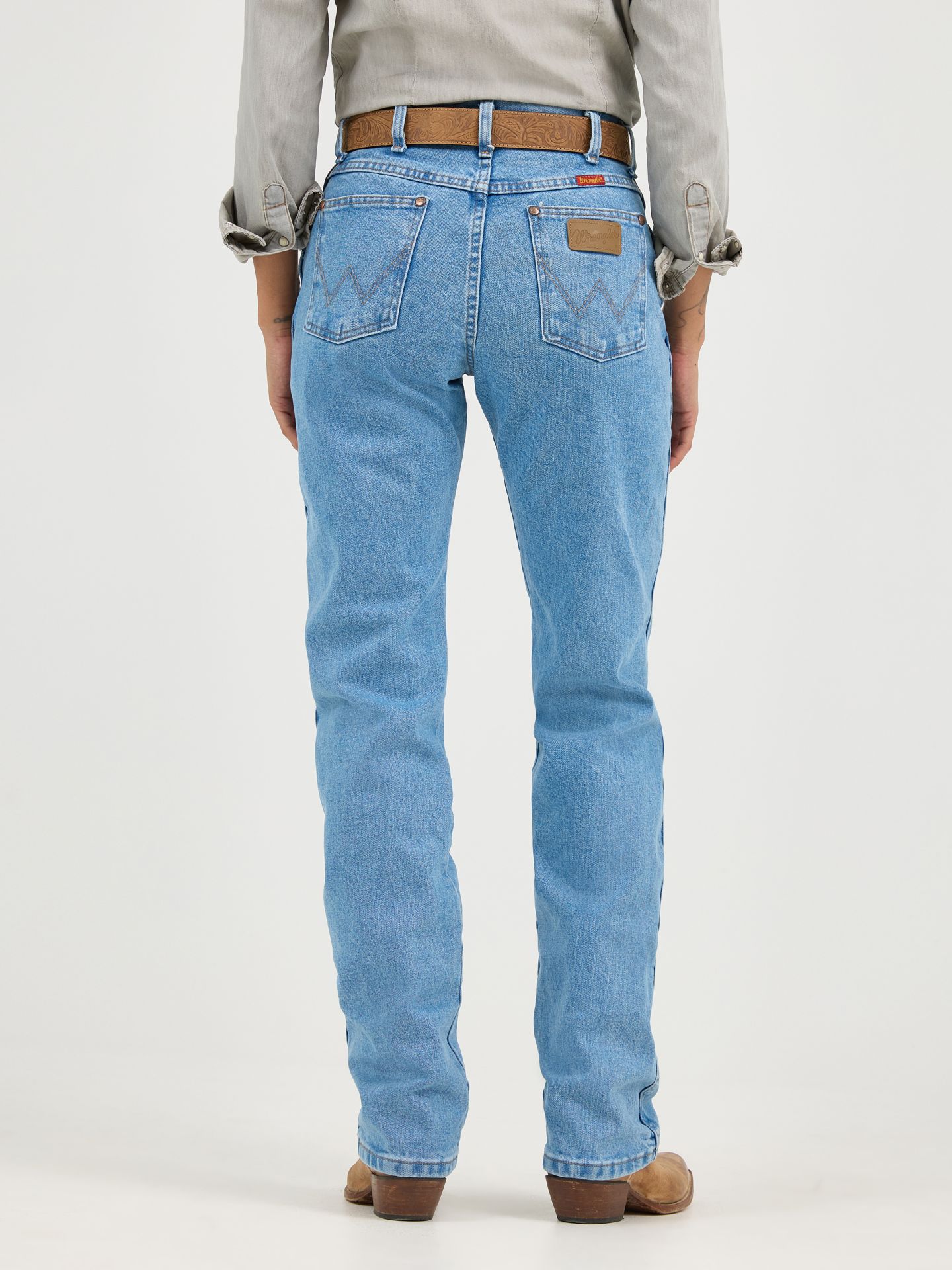 Женские джинсы Wrangler Cowboy Cut® Slim Fit Jean, цвет: Состаренный варёный — фото 5
