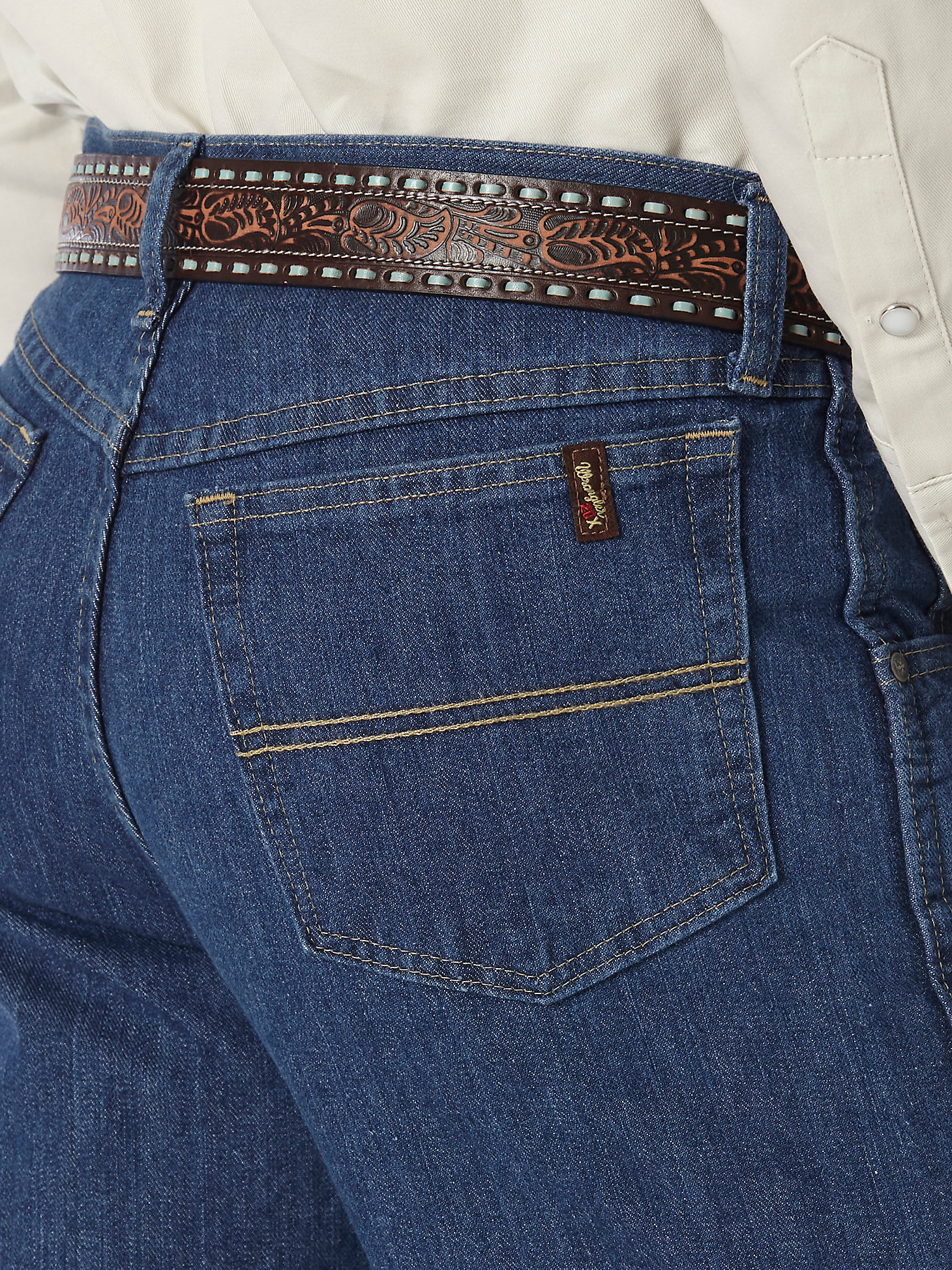 Wrangler® 20X® No. 23 Relaxed Fit in Vintage Blue alternative view 3