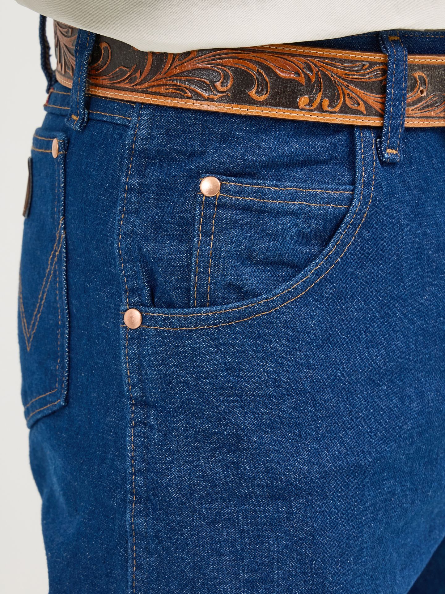 Мужские джинсы Wrangler Cowboy Cut® Relaxed Fit, цвет: Индиго — фото 7