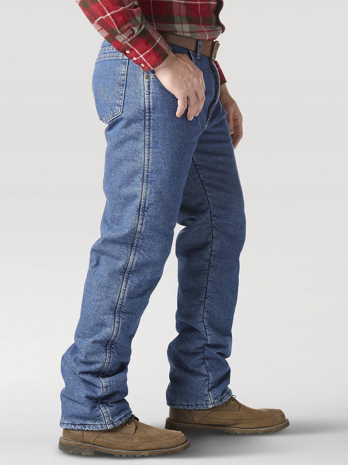 Wrangler Rugged Wear® Thermal Jean in Stonewashed alternative view 2