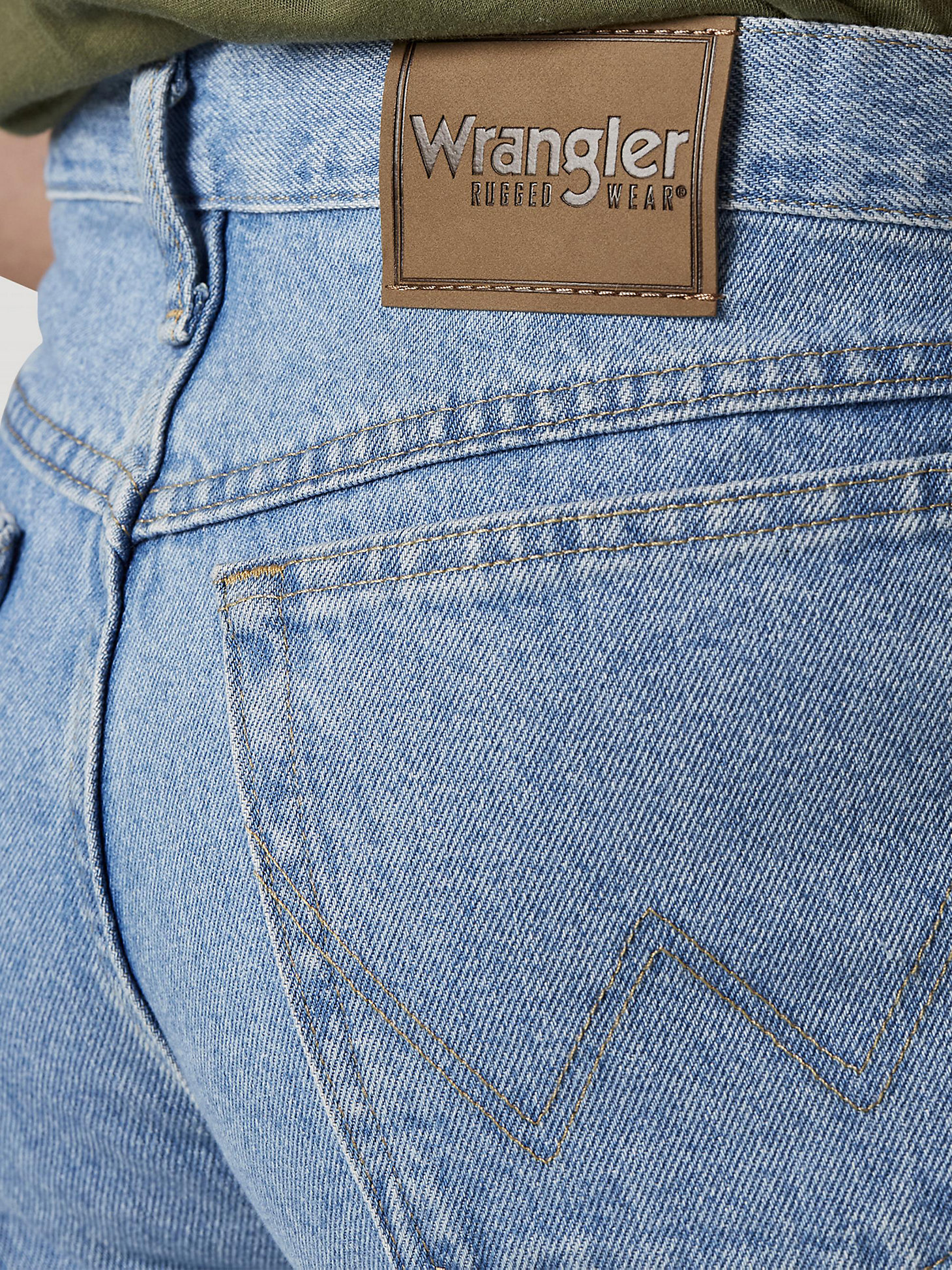 Wrangler Rugged Wear® Relaxed Fit Short in Vintage Indigo alternative view 3