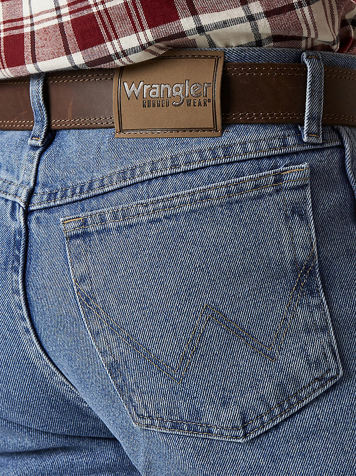 Wrangler Rugged Wear® Classic Fit Jean in Stone Wash alternative view 3