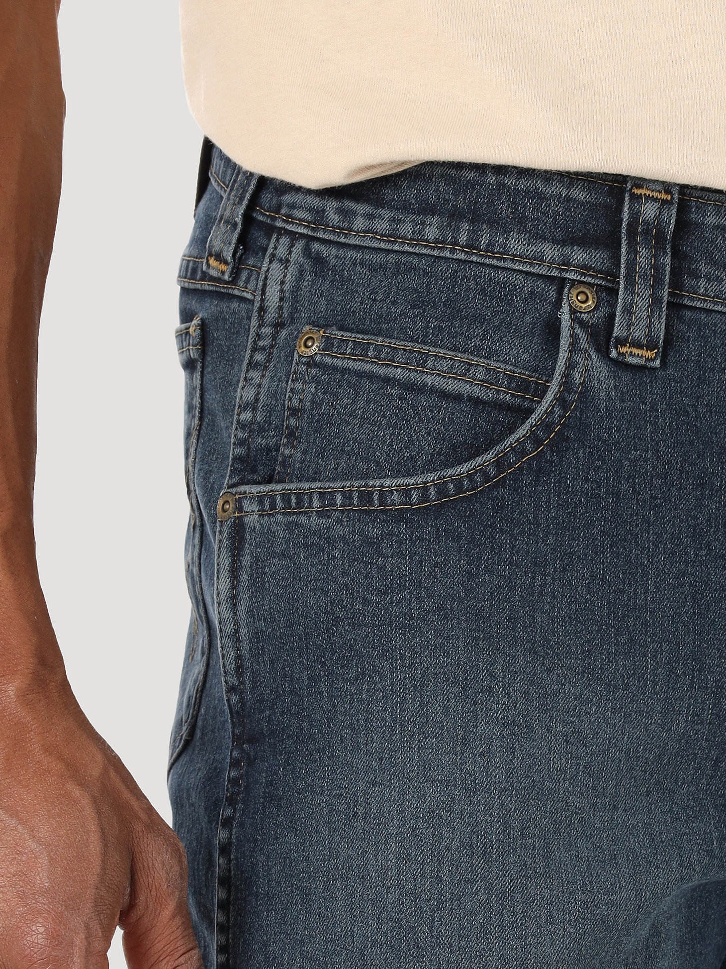 Wrangler Rugged Wear® Performance Series Regular Fit Jean in Mid Indigo alternative view 4