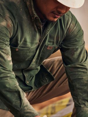 Wrangler® RIGGS Workwear® Long Sleeve Button Down Solid Twill Work Shirt in  Forest Green