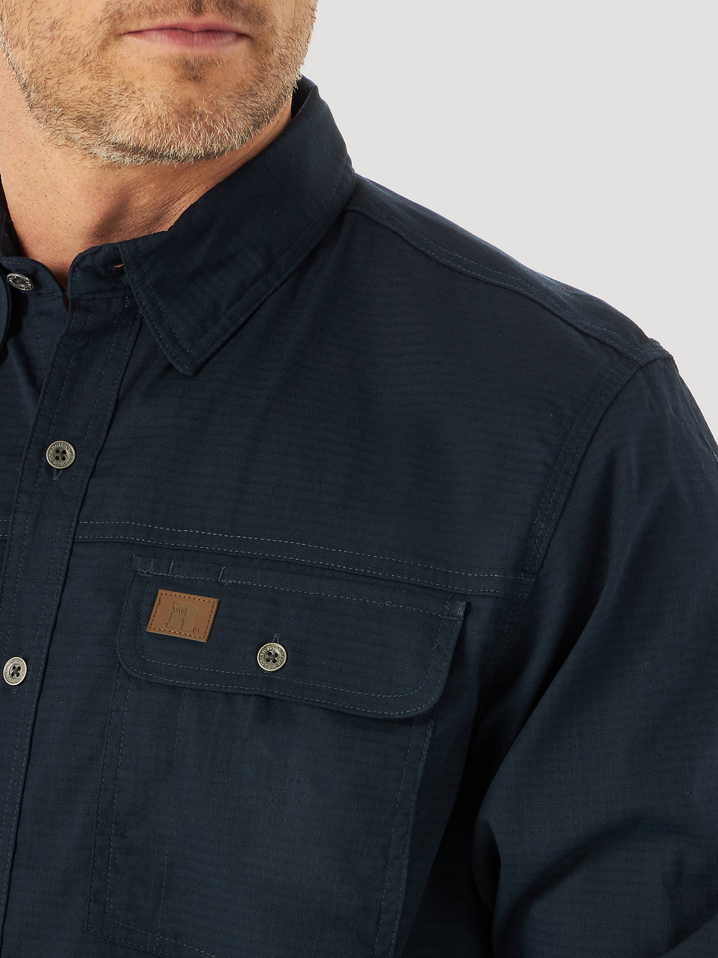 Wrangler® RIGGS Workwear® Long Sleeve Vented Solid Work Shirt in Navy alternative view 2