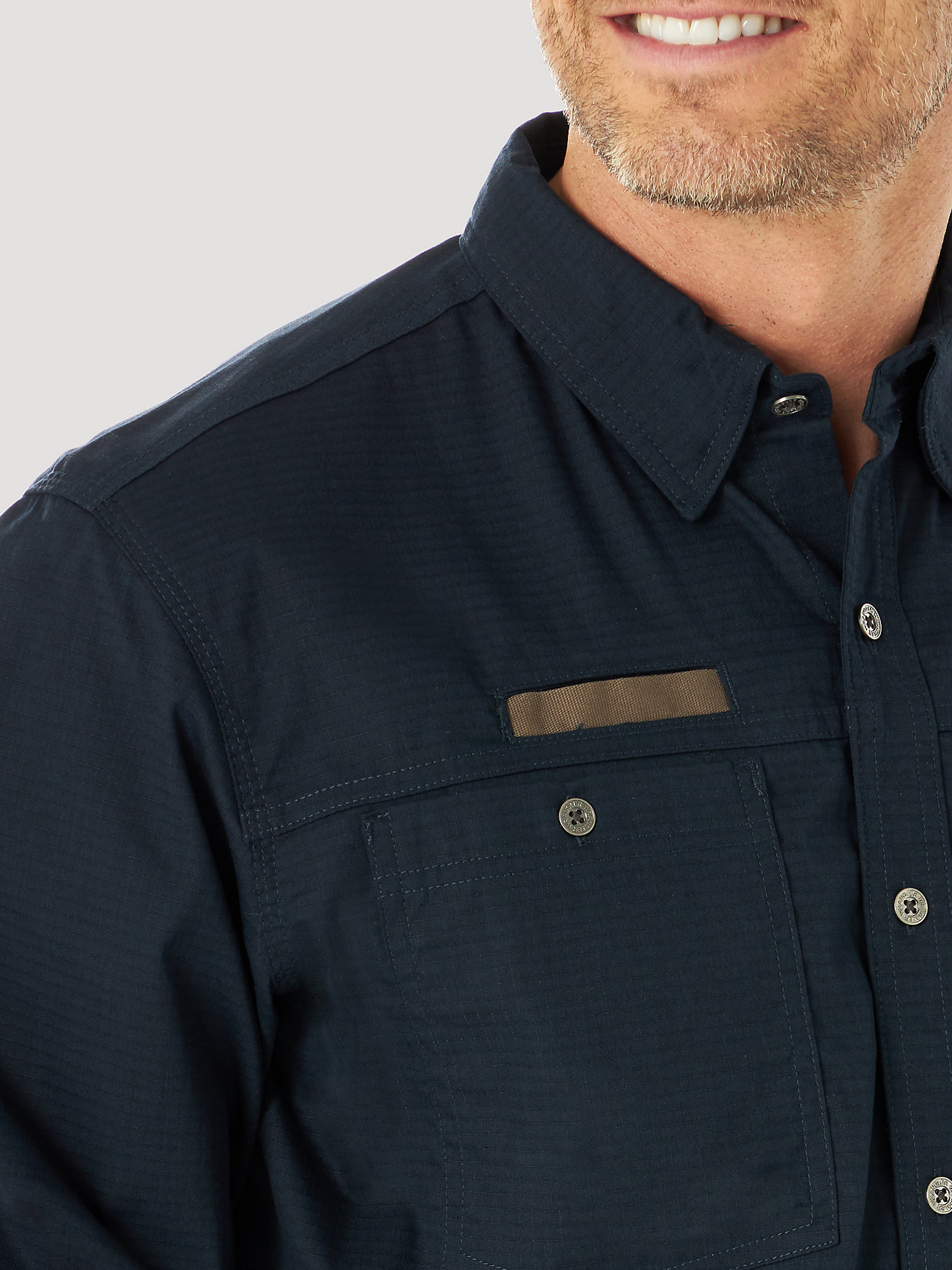 Wrangler® RIGGS Workwear® Long Sleeve Vented Solid Work Shirt in Navy alternative view 3