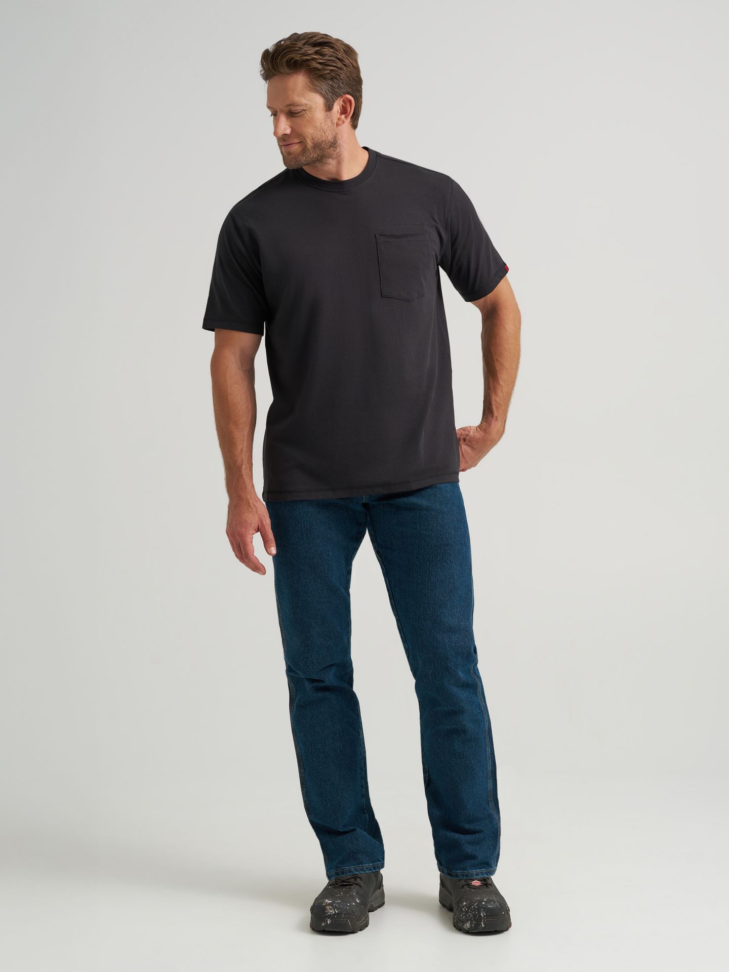 Мужская футболка Wrangler Riggs Workwear® Short Sleeve 1 Pocket Performance, цвет: Чёрный — фото 2