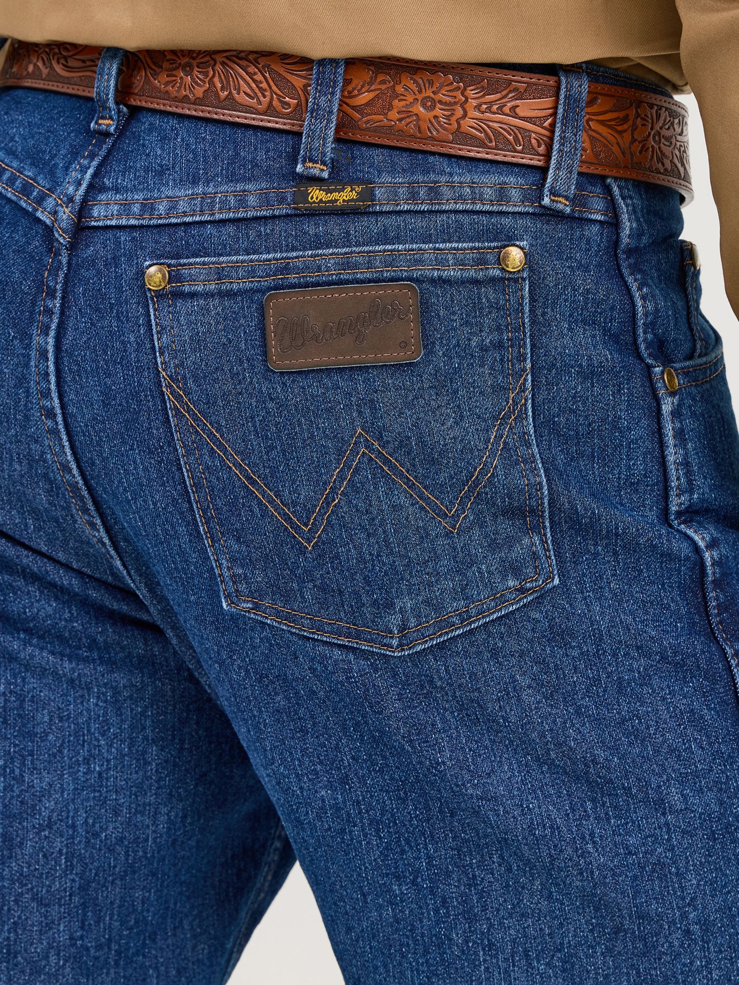 Мужские джинсы Wrangler Premium Performance Advanced Comfort Cowboy Cut® Regular Fit, цвет: Серо-бежевый — фото 6