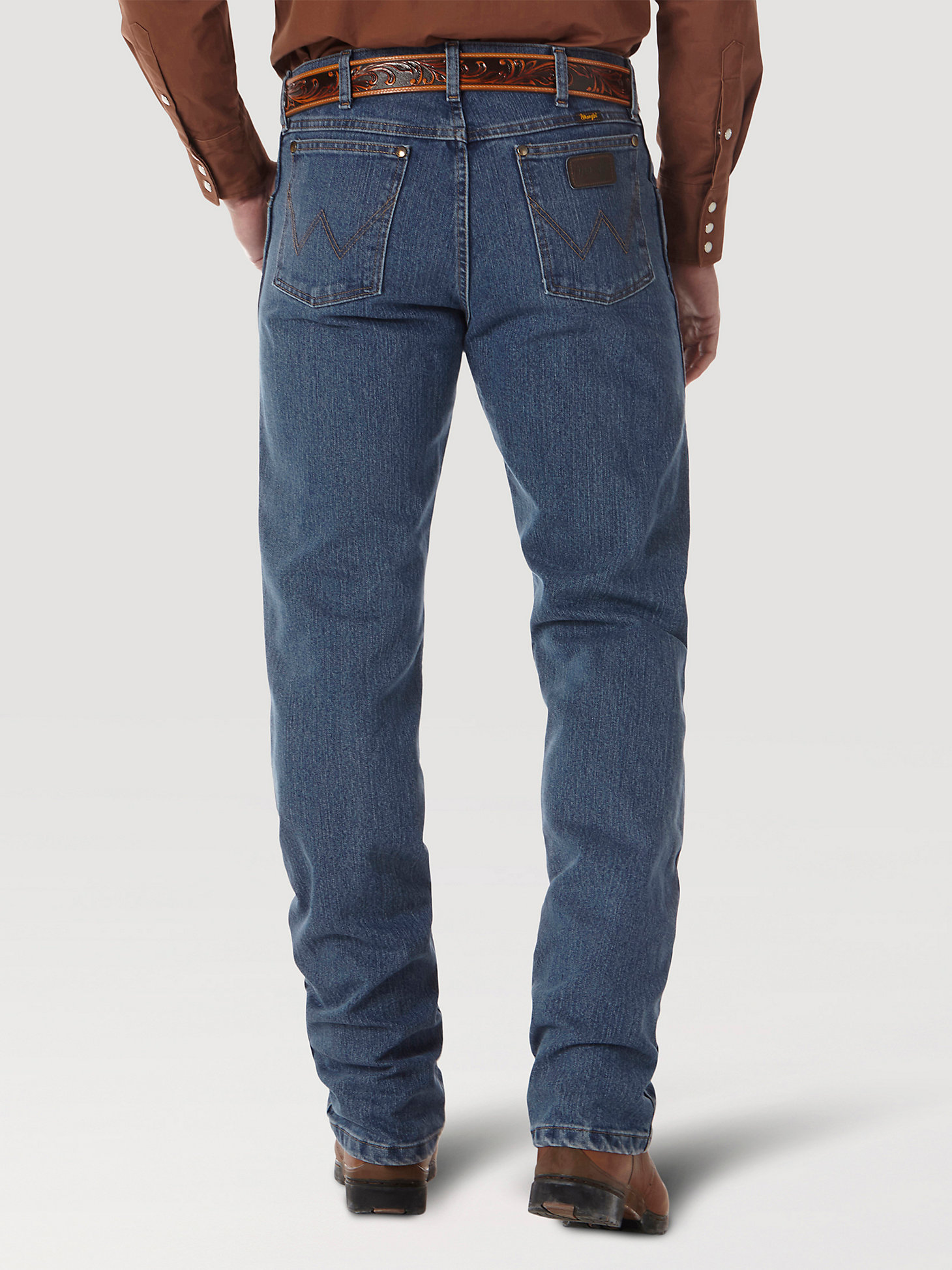 Premium Performance Advanced Comfort Cowboy Cut® Regular Fit Jean in Mid Tint alternative view 2