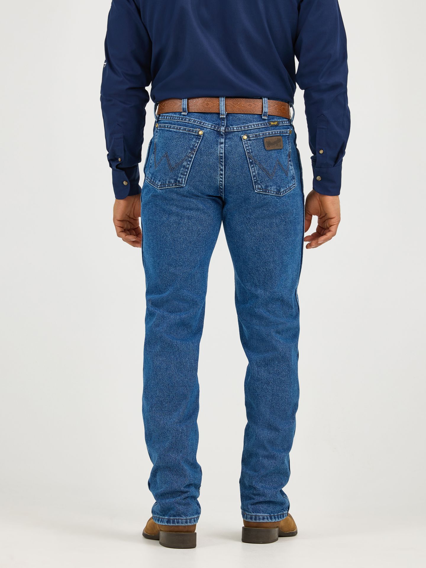 Мужские джинсы Wrangler Premium Performance Cowboy Cut® Regular Fit Jean, цвет: Серо-бежевый — фото 2