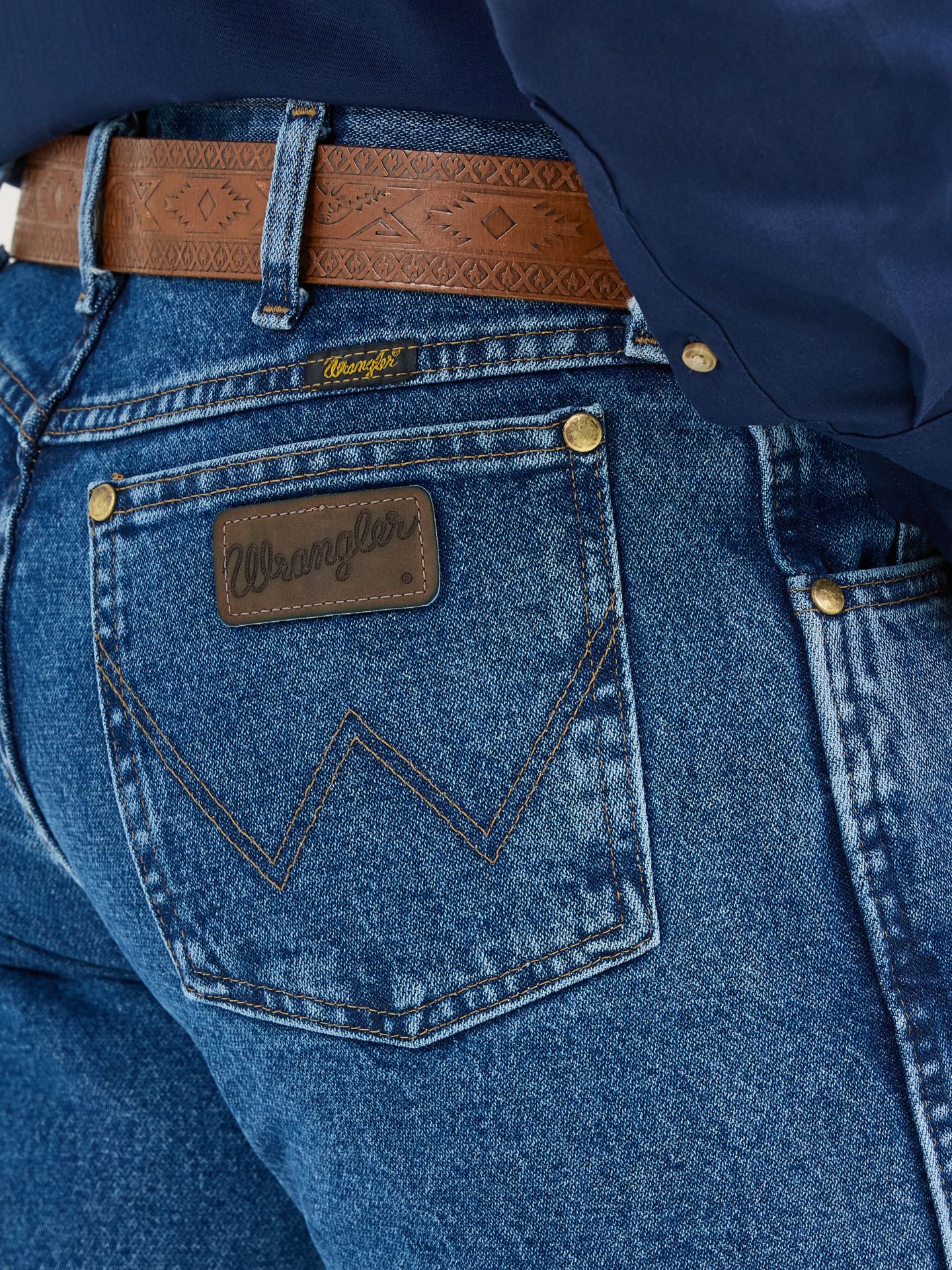 Мужские джинсы Wrangler Premium Performance Cowboy Cut® Regular Fit Jean, цвет: Серо-бежевый — фото 7