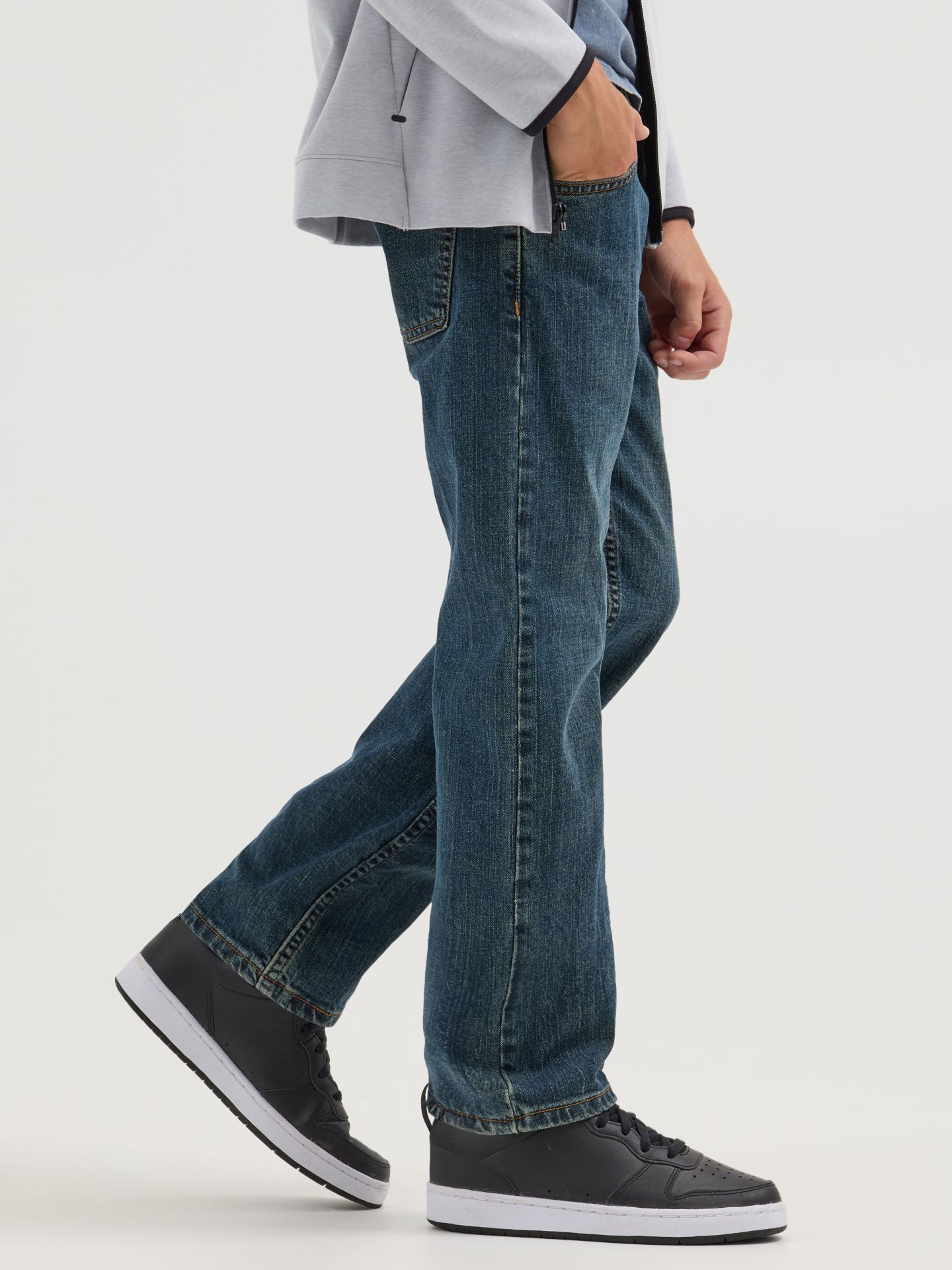 Джинсы Wrangler® Five Star Classic Straight Fit (Husky) для мальчиков, цвет: Джинсовый — фото 3