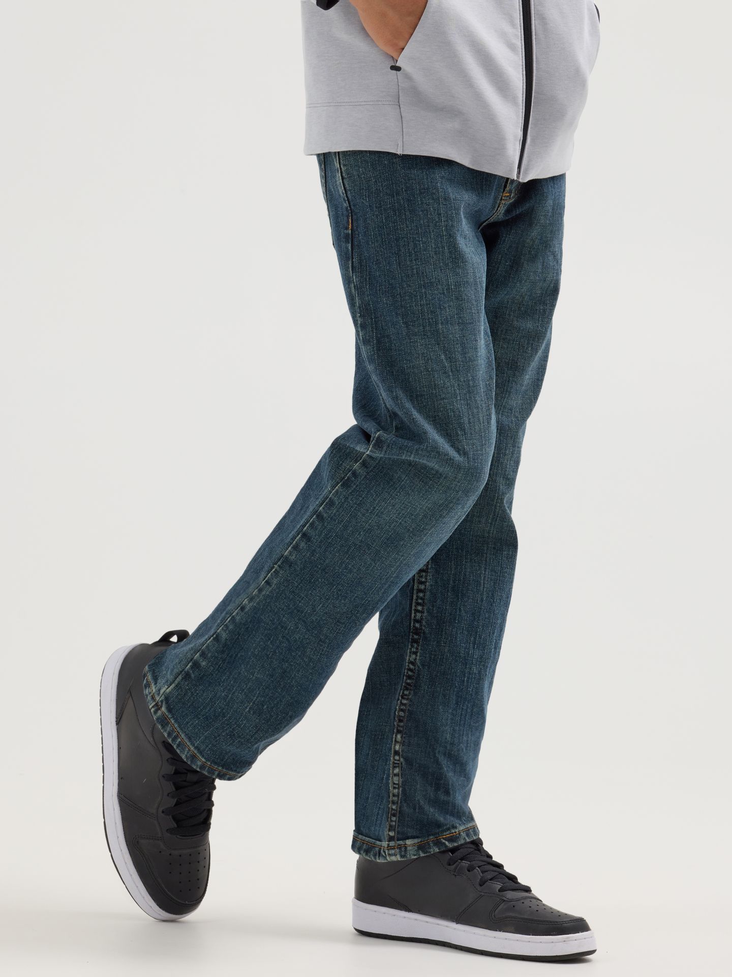 Джинсы Wrangler® Five Star Classic Straight Fit (Husky) для мальчиков, цвет: Джинсовый — фото 1