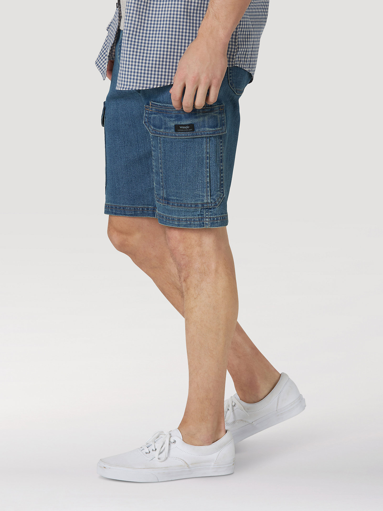 Wrangler® Men's Five Star Premium Denim Cargo Shorts in Medium Tint alternative view 2