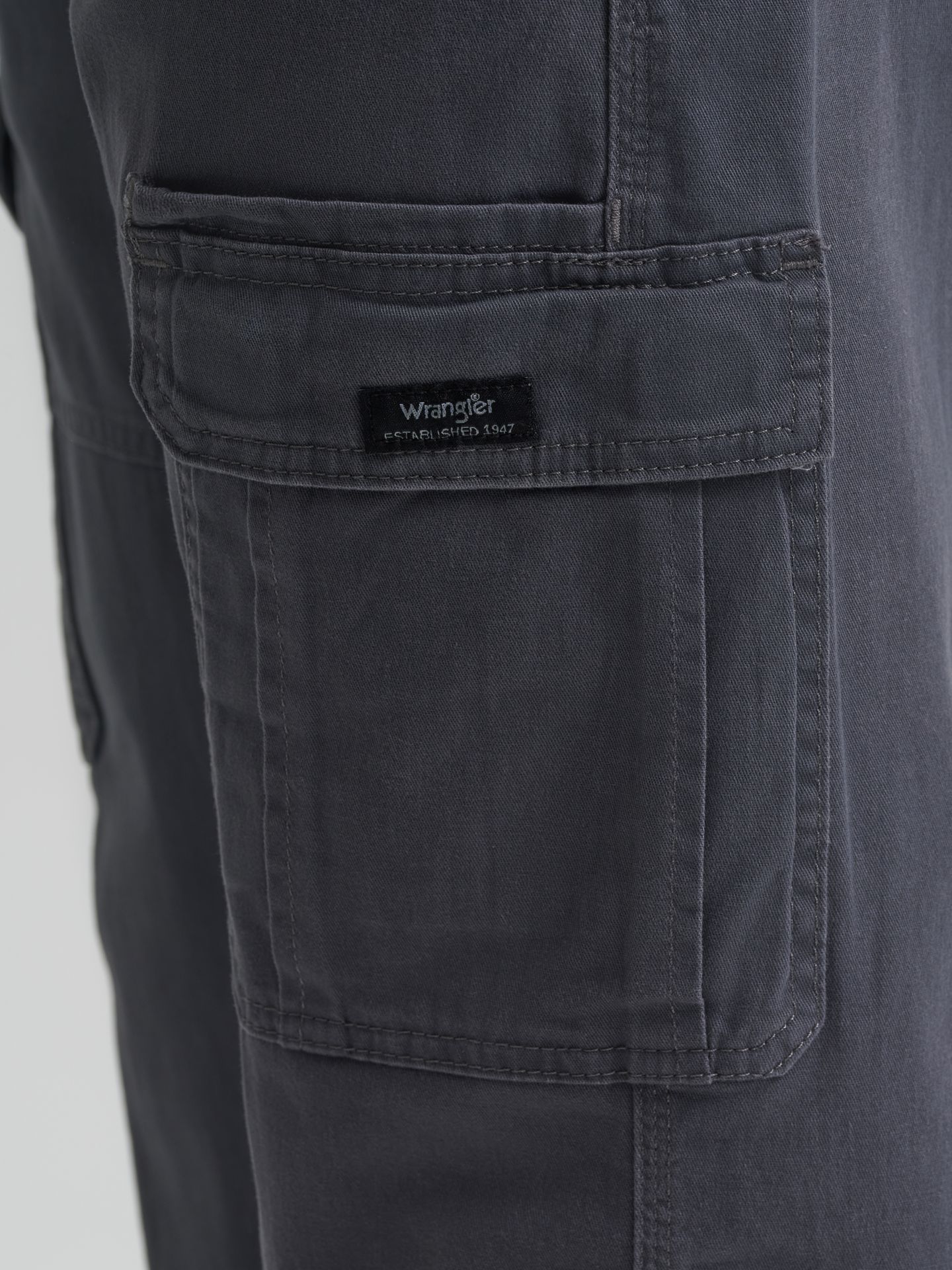 Мужские брюки Wrangler Five Star Premium Relaxed Fit Flex Cargo, цвет: Антрацитовый — фото 7