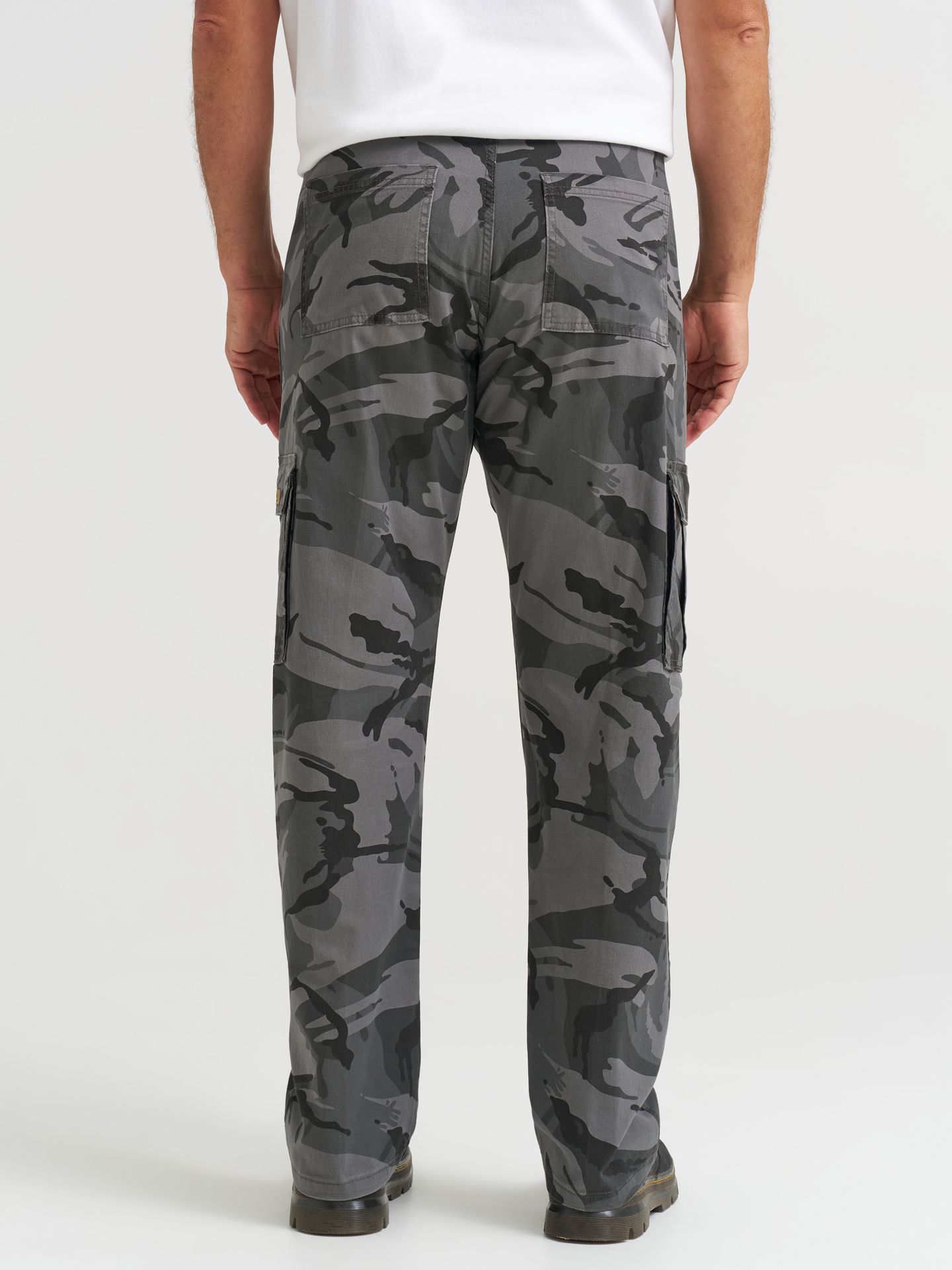 Мужские брюки Wrangler Comfort Flex Waist Cargo, цвет: Антрацитовый камуфляжный — фото 3